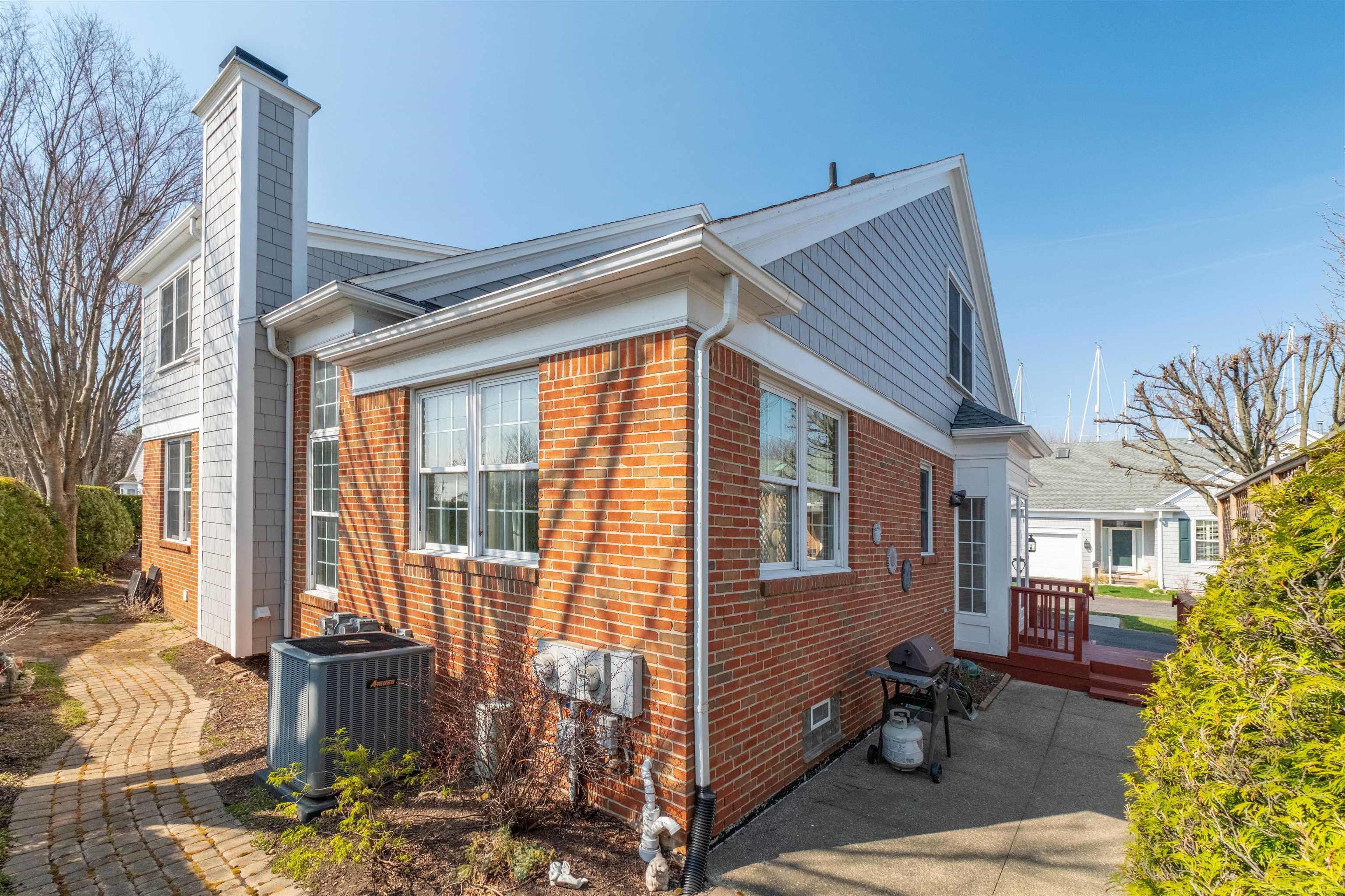 4002 Harbor Place Drive, Saint Clair Shores, MI, 48080