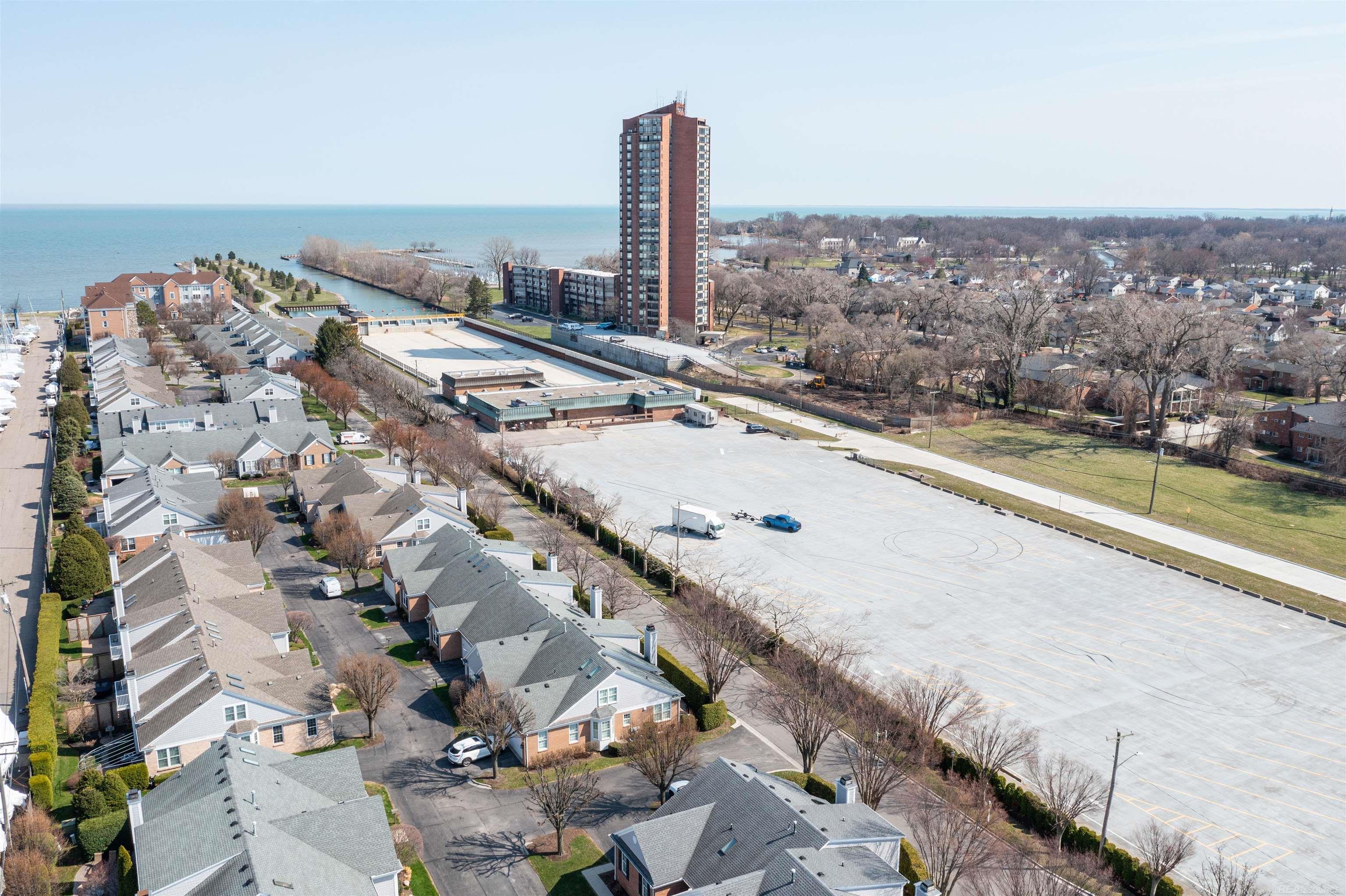 4002 Harbor Place Drive, Saint Clair Shores, MI, 48080