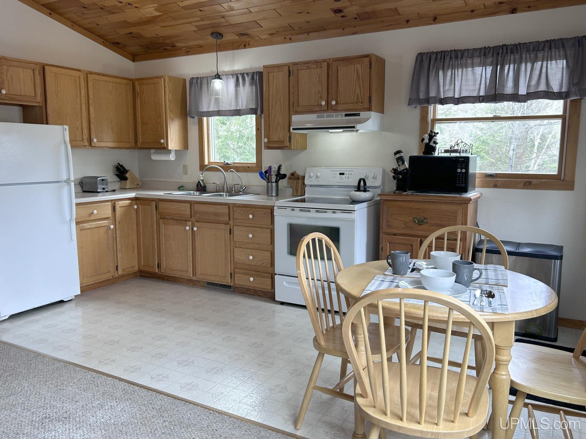 Homes for sale in Armstrong Creek T Wi, WI | W16468 S Hilbert Rd, Armstrong Creek T Wi, WI 54103 | MLS# 50204331