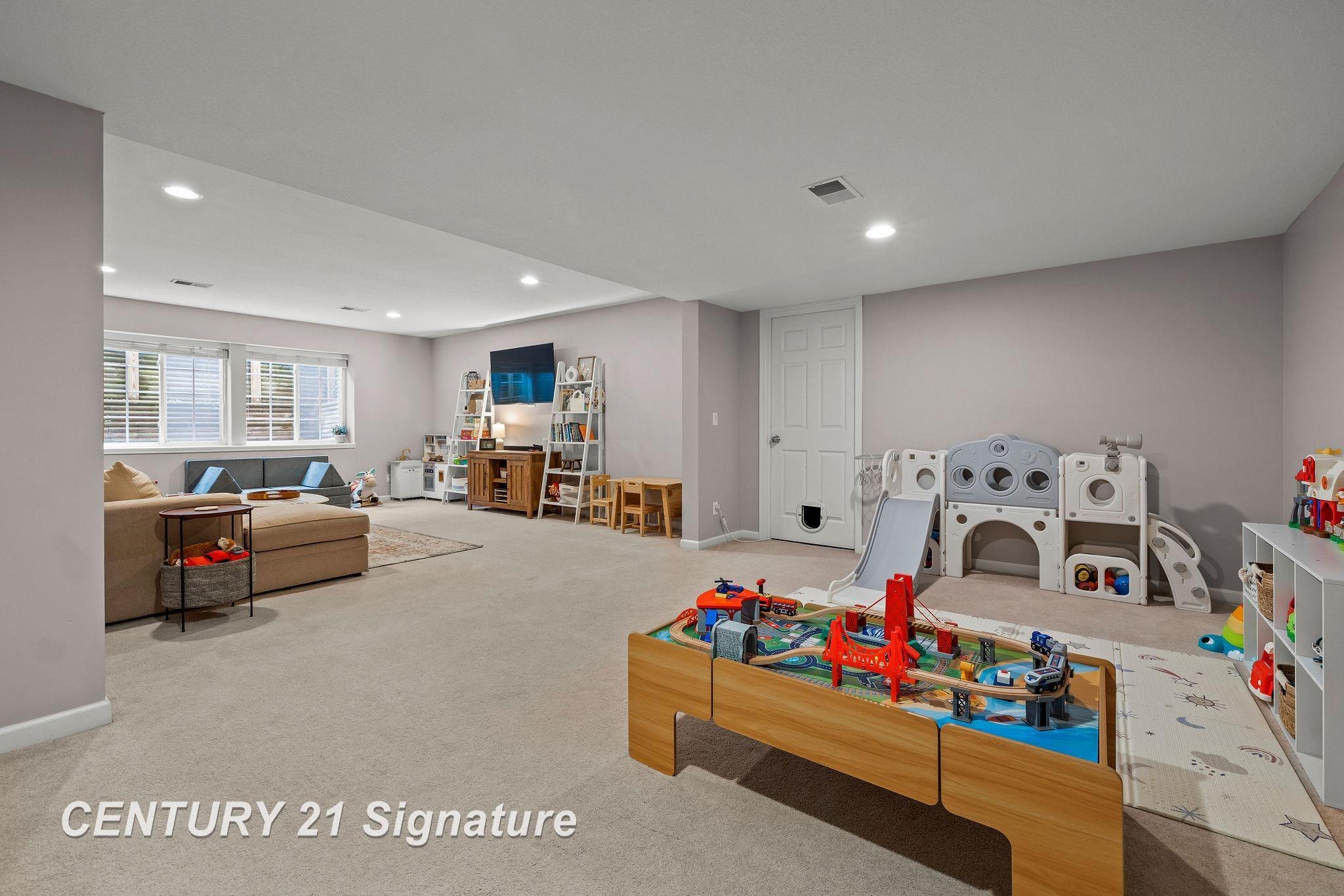 3911 Aspen Way, Midland, MI, 48642