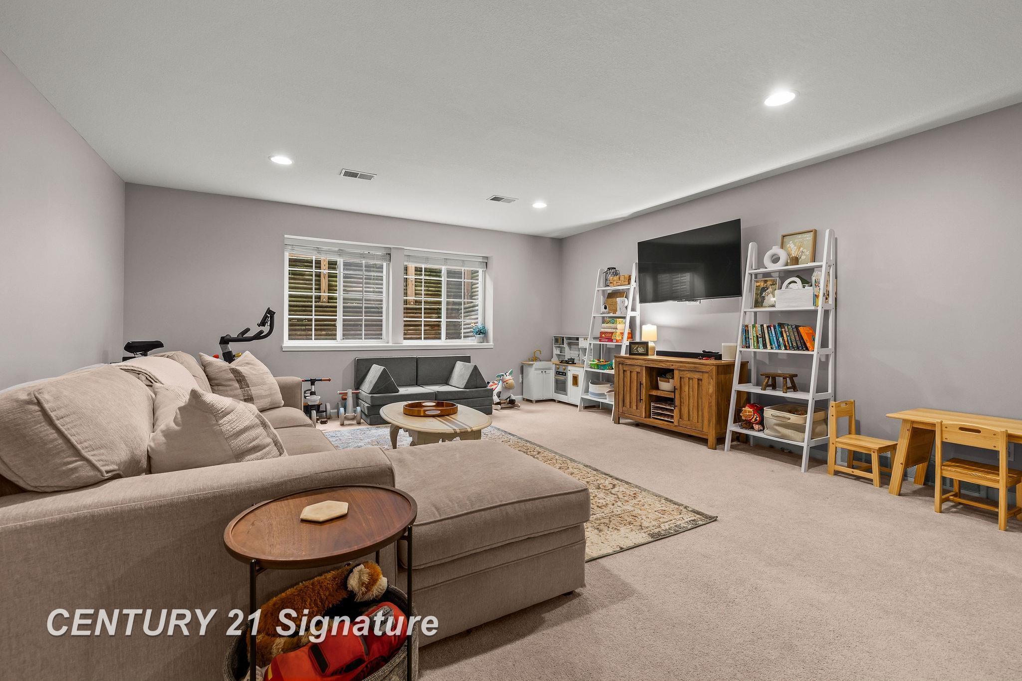 3911 Aspen Way, Midland, MI, 48642