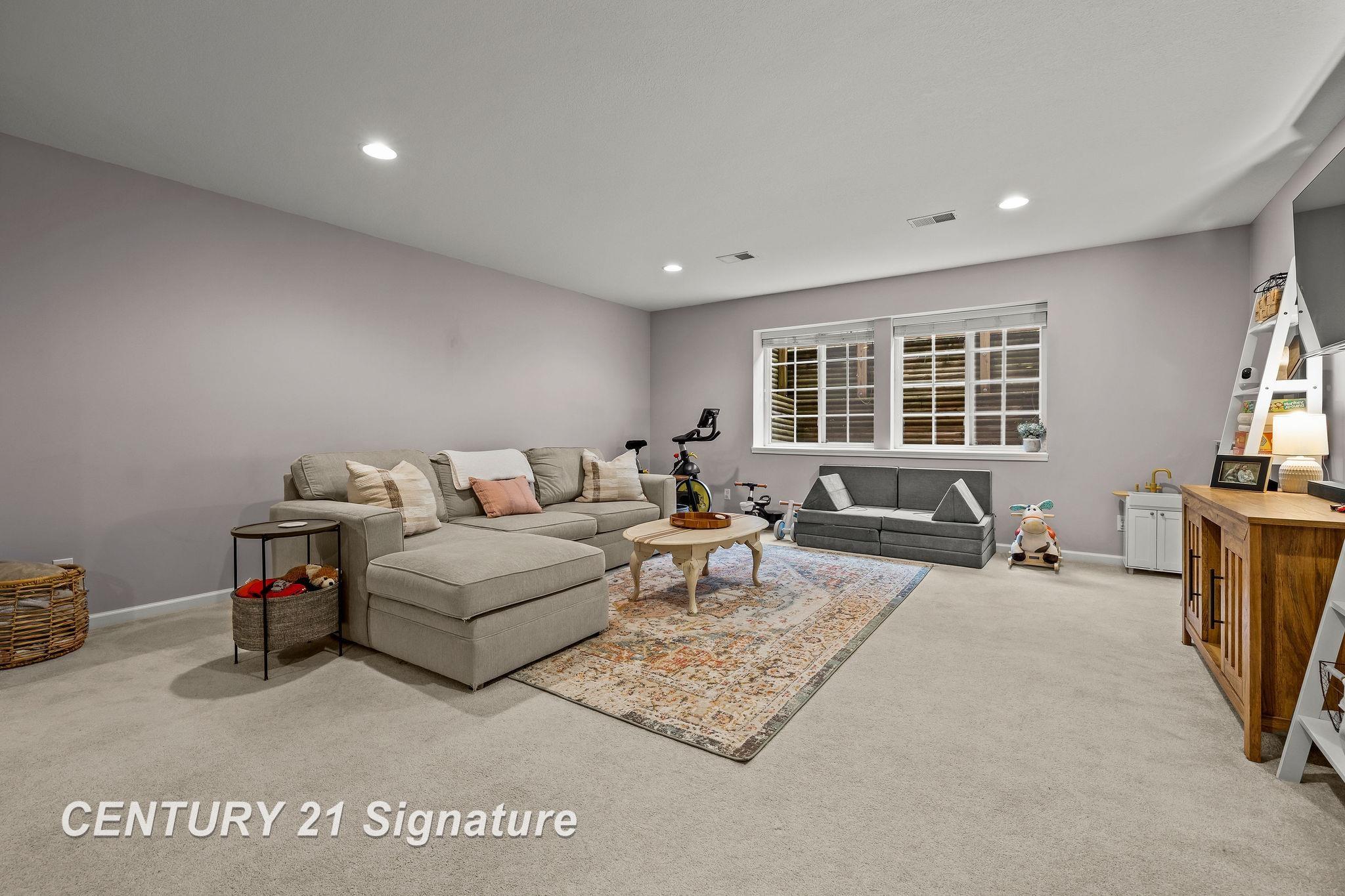 3911 Aspen Way, Midland, MI, 48642