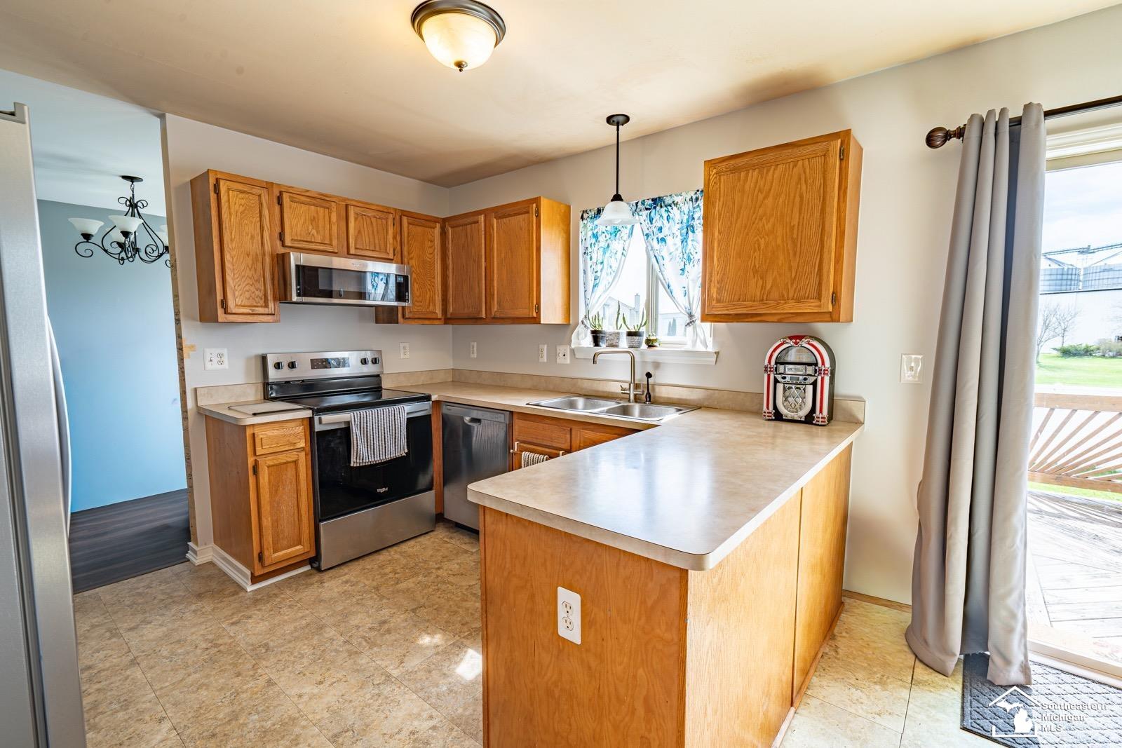 Homes for sale in Dundee, MI | 203 Dundee Ridge Dr, Dundee, MI 48131 | MLS# 57050204396