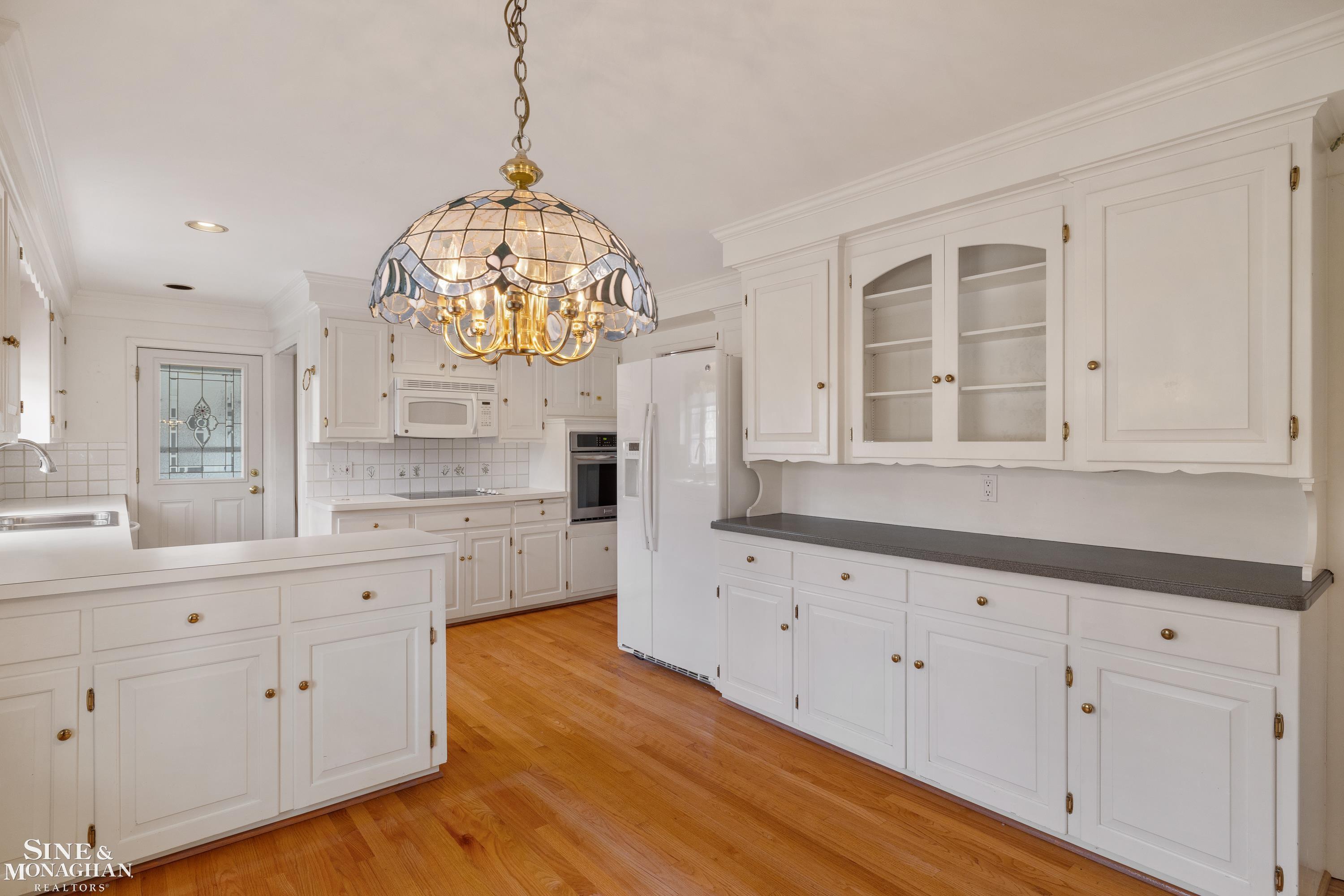 72 S Duval Road, Grosse Pointe Shores, MI, 48236