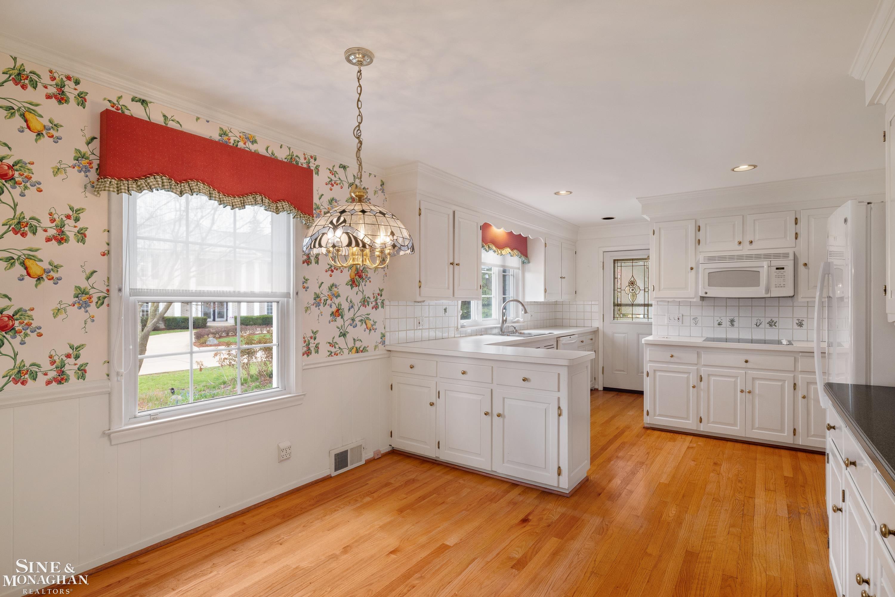 72 S Duval Road, Grosse Pointe Shores, MI, 48236