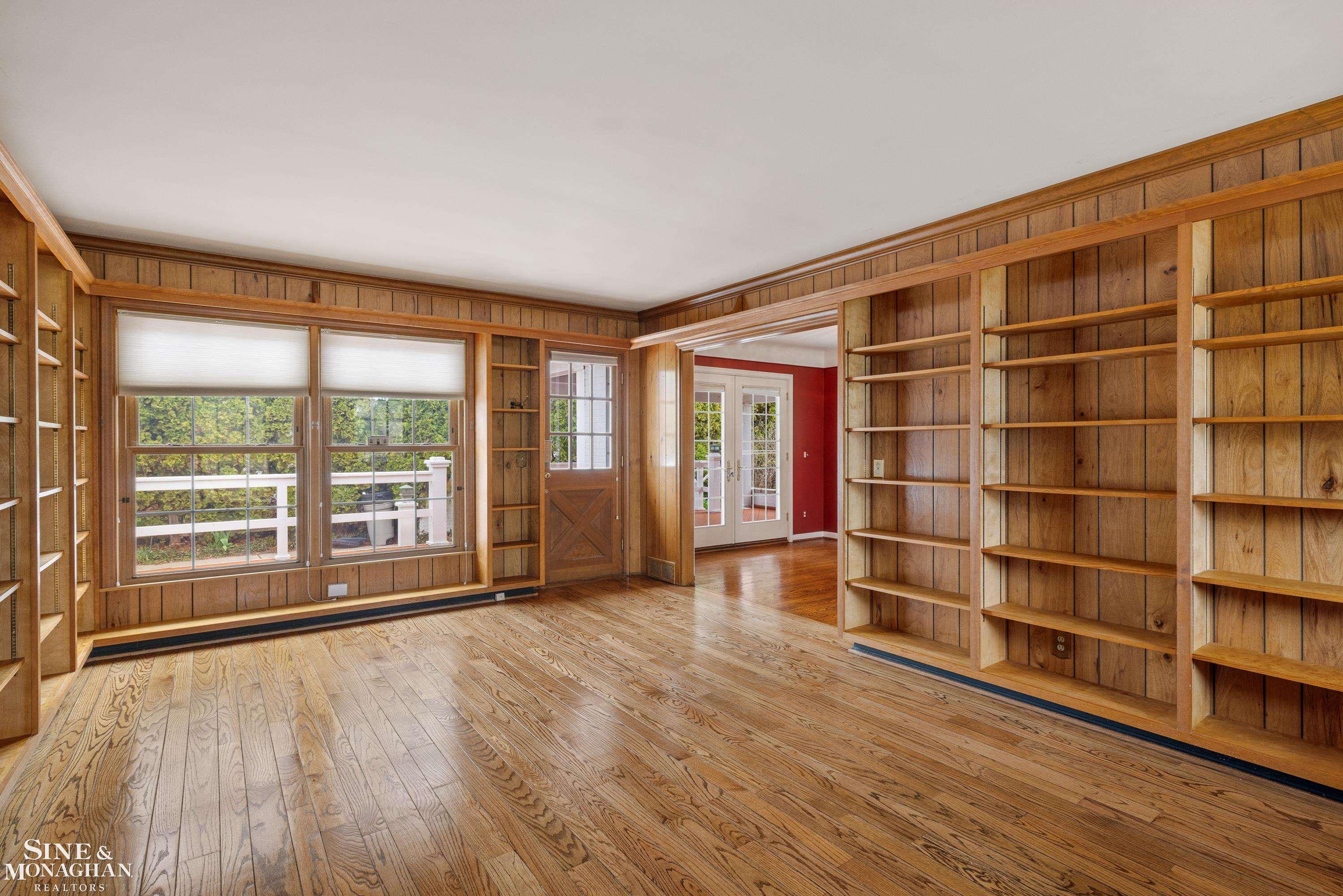 72 S Duval Road, Grosse Pointe Shores, MI, 48236