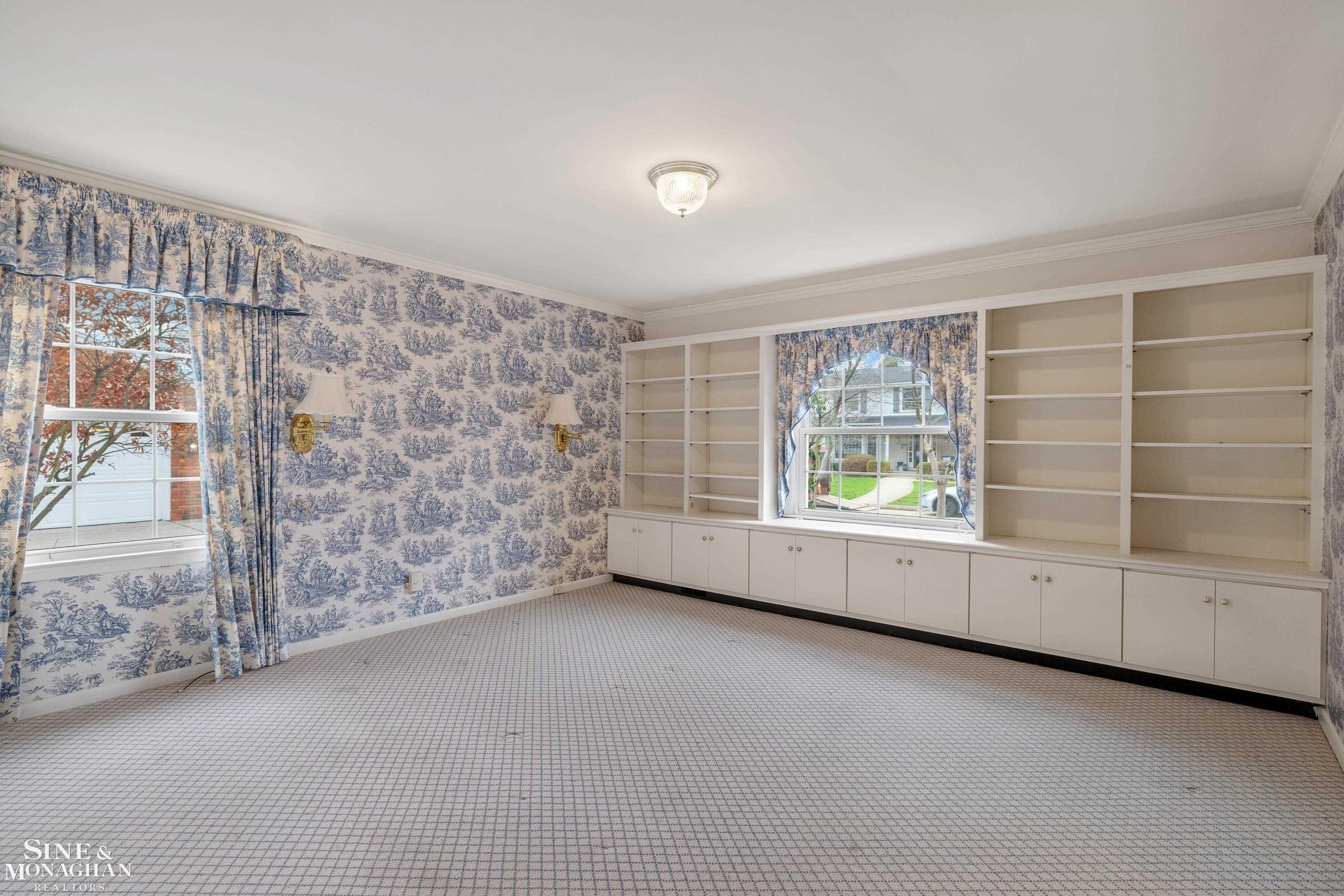 72 S Duval Road, Grosse Pointe Shores, MI, 48236