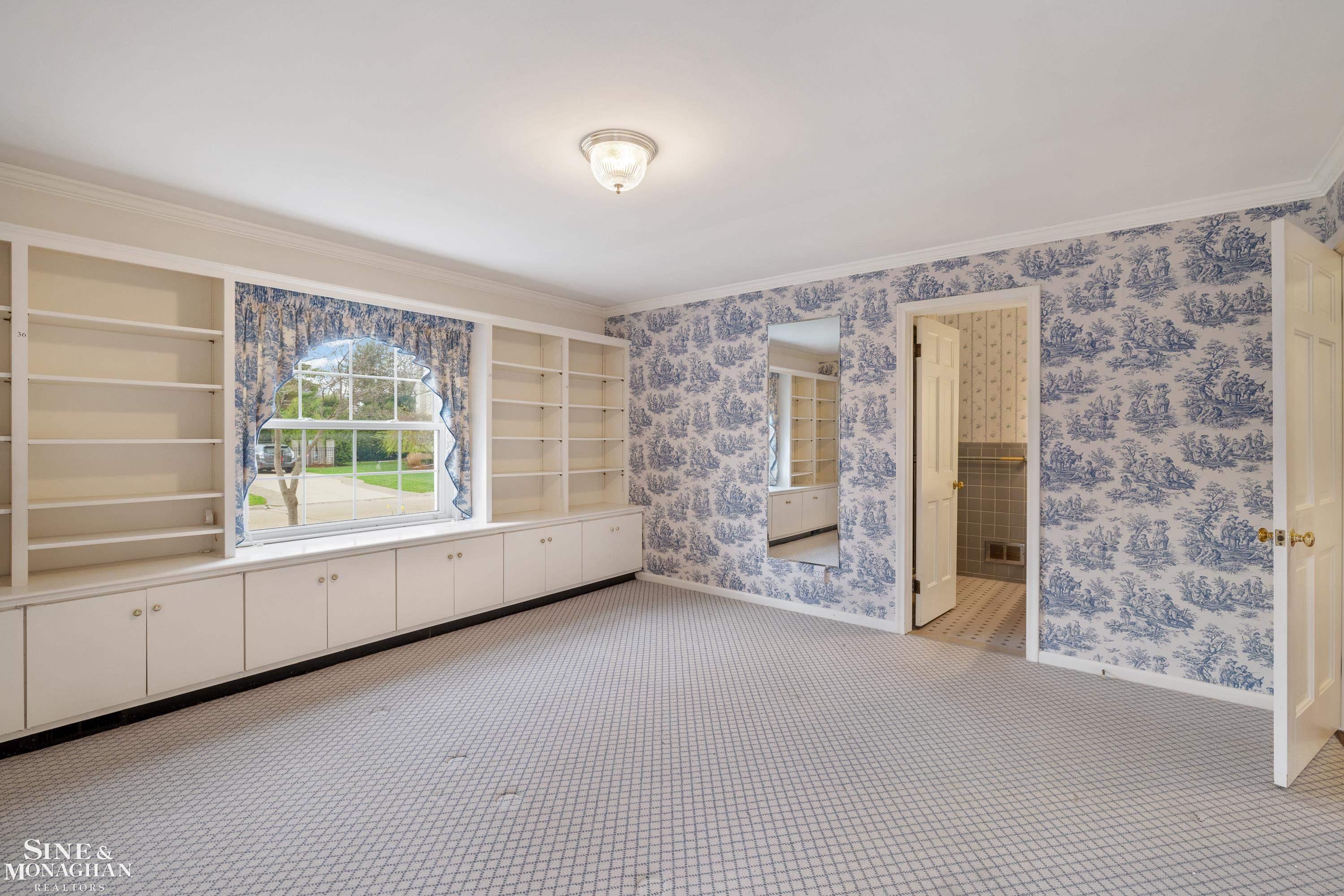 72 S Duval Road, Grosse Pointe Shores, MI, 48236