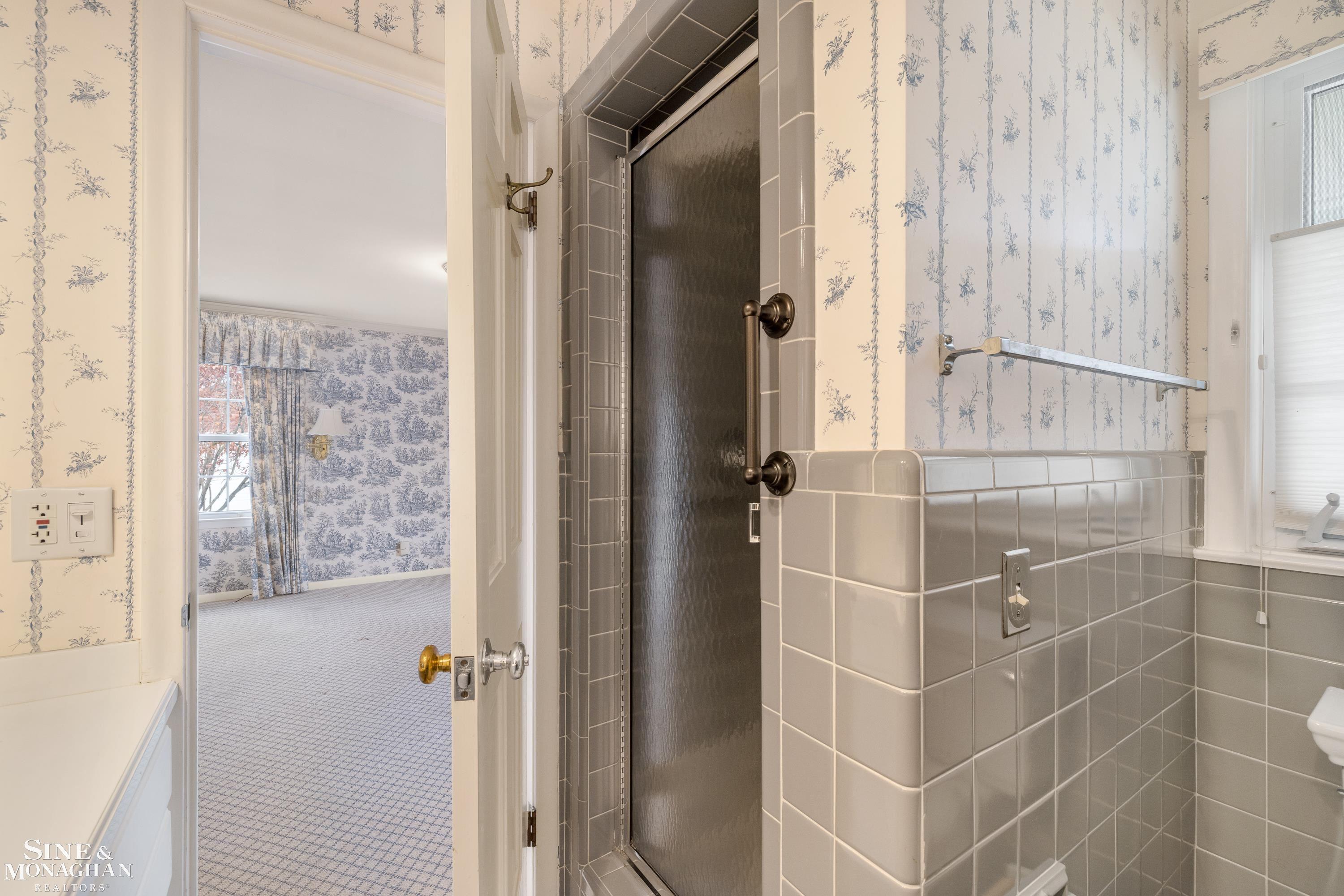 72 S Duval Road, Grosse Pointe Shores, MI, 48236