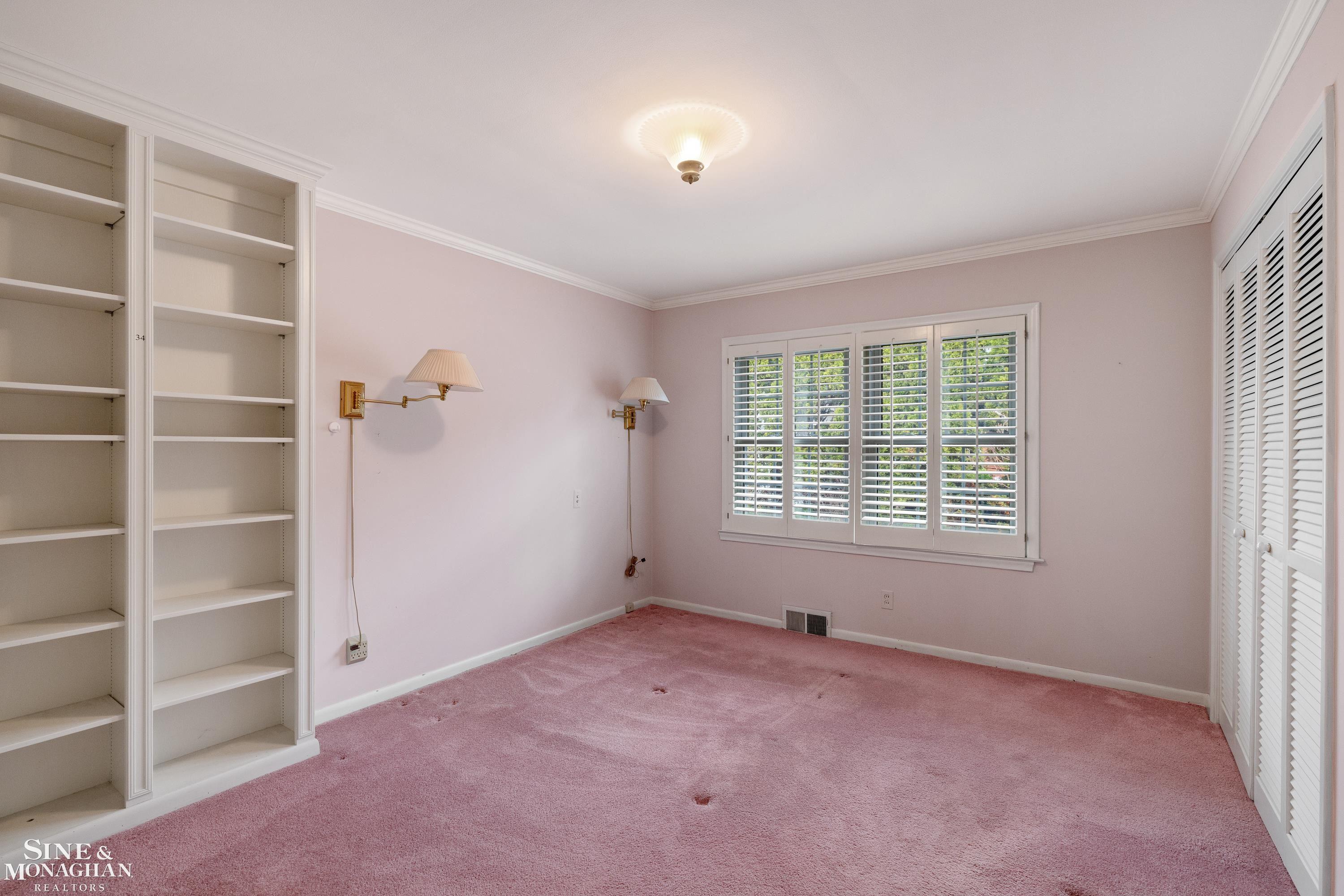 72 S Duval Road, Grosse Pointe Shores, MI, 48236