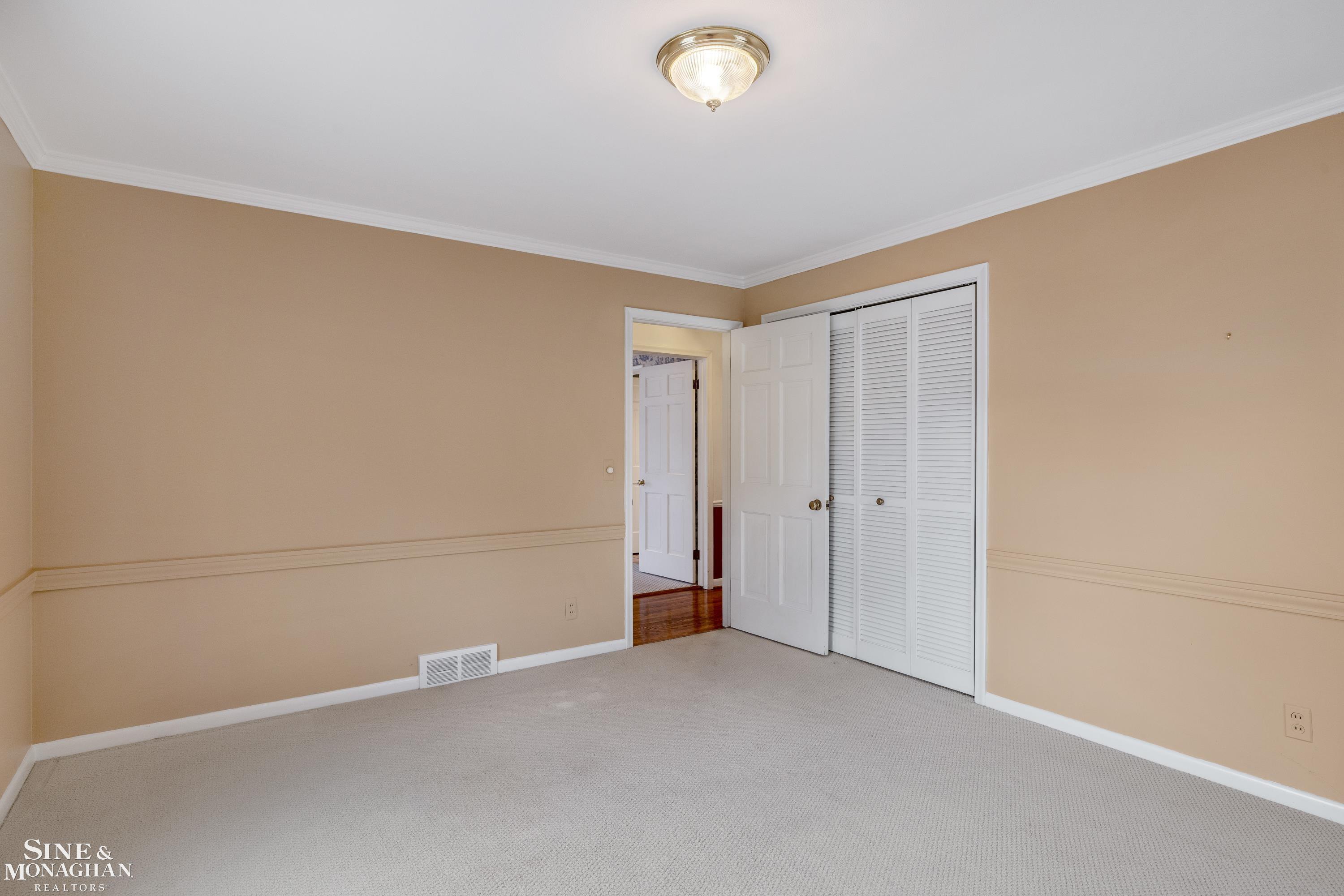 72 S Duval Road, Grosse Pointe Shores, MI, 48236