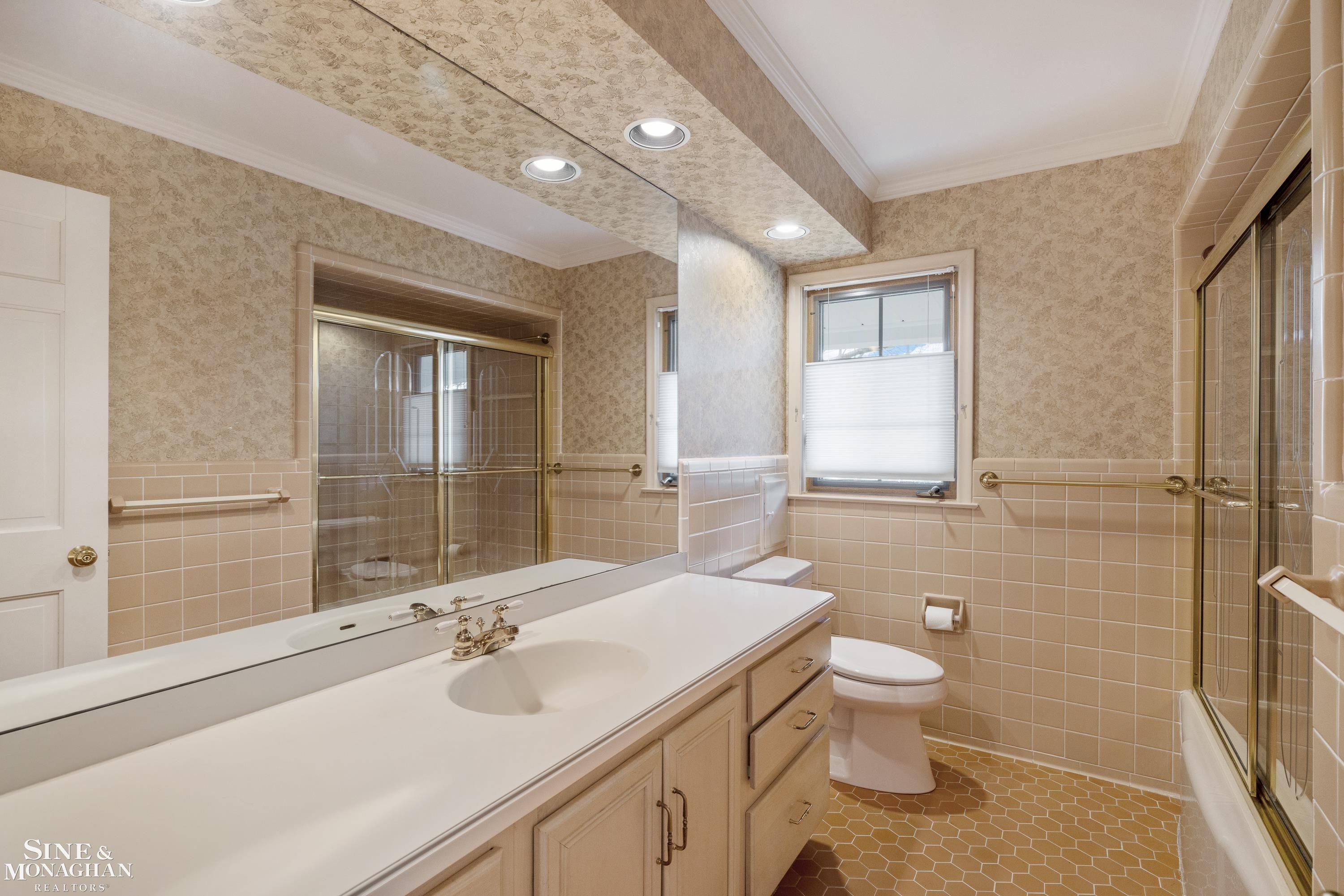 72 S Duval Road, Grosse Pointe Shores, MI, 48236