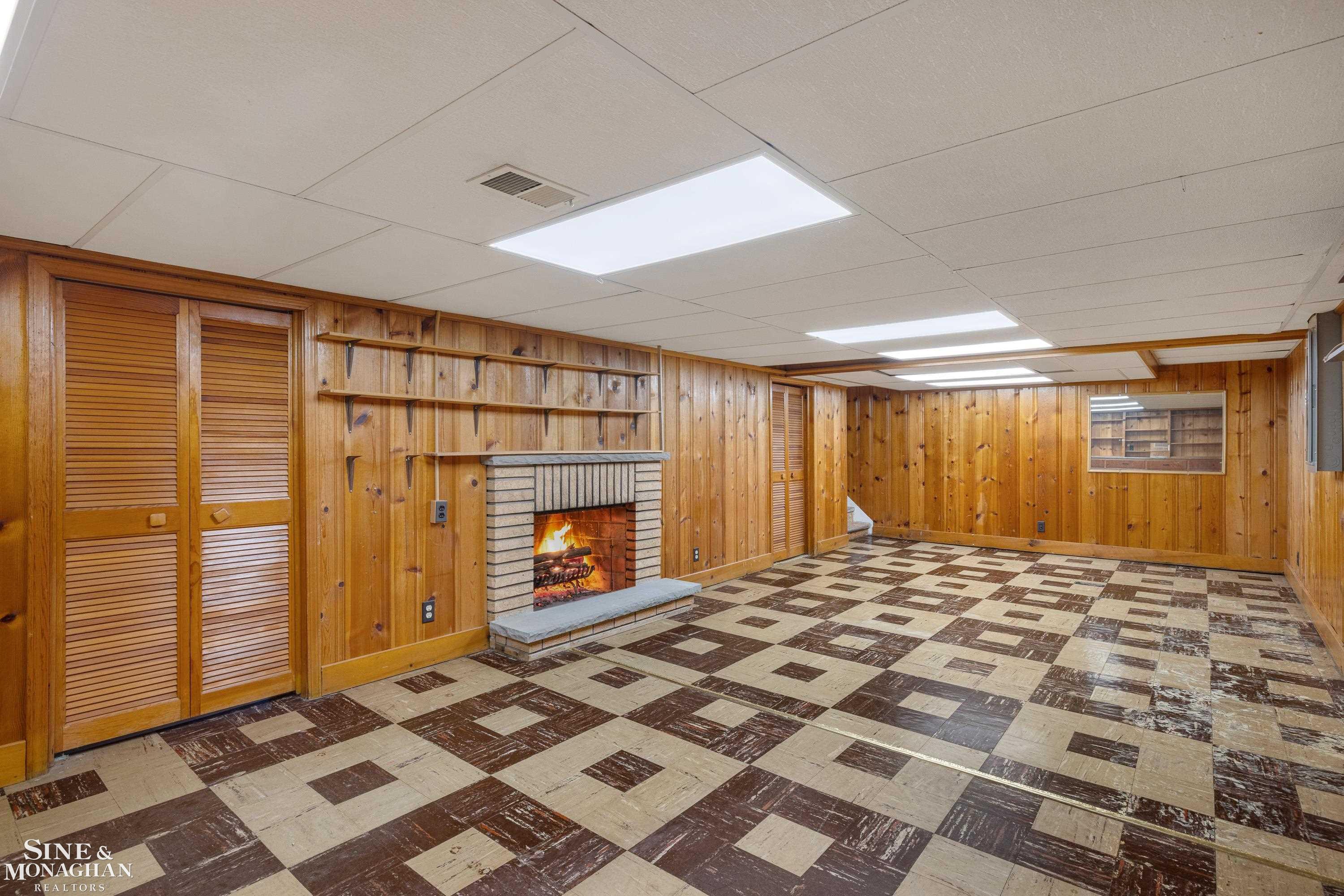 72 S Duval Road, Grosse Pointe Shores, MI, 48236