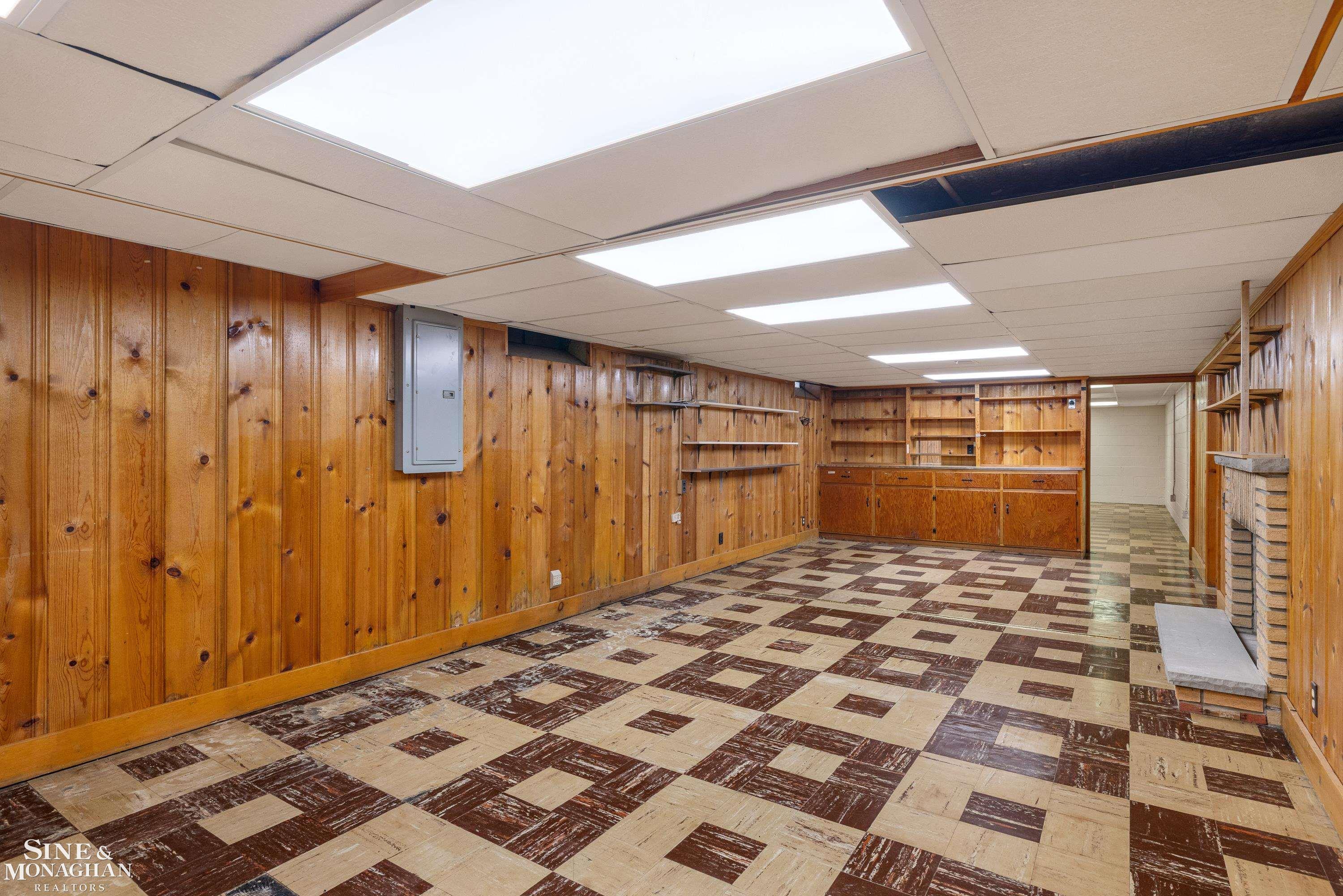 72 S Duval Road, Grosse Pointe Shores, MI, 48236