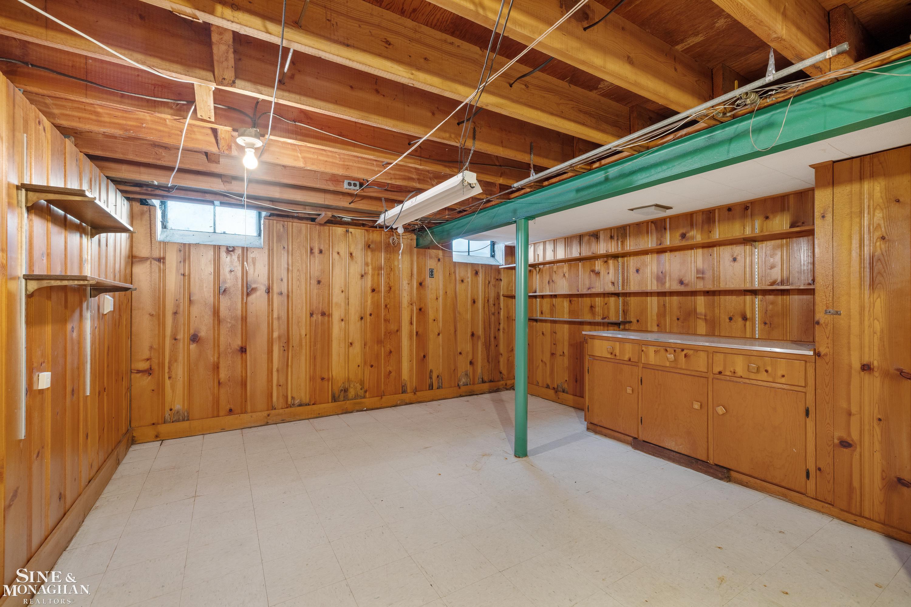 72 S Duval Road, Grosse Pointe Shores, MI, 48236