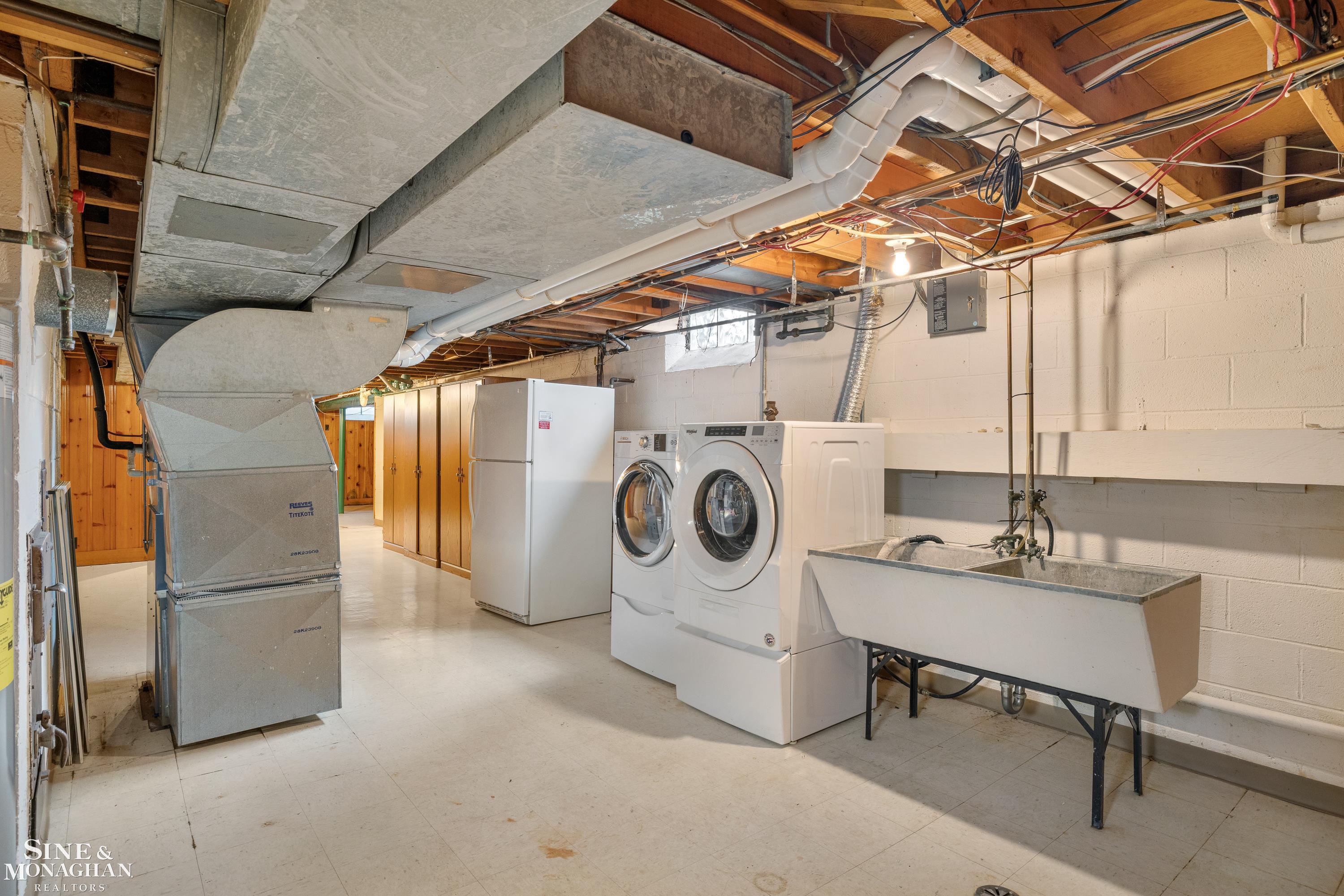 72 S Duval Road, Grosse Pointe Shores, MI, 48236