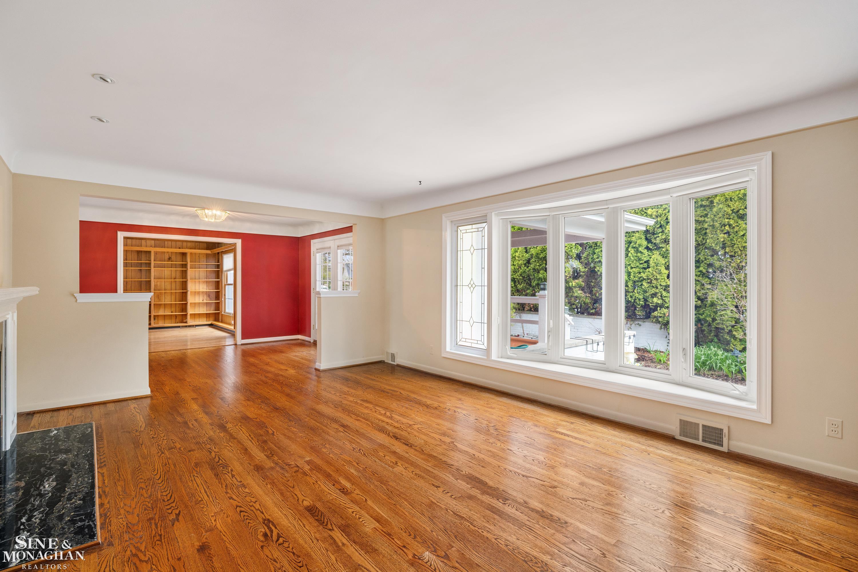 72 S Duval Road, Grosse Pointe Shores, MI, 48236