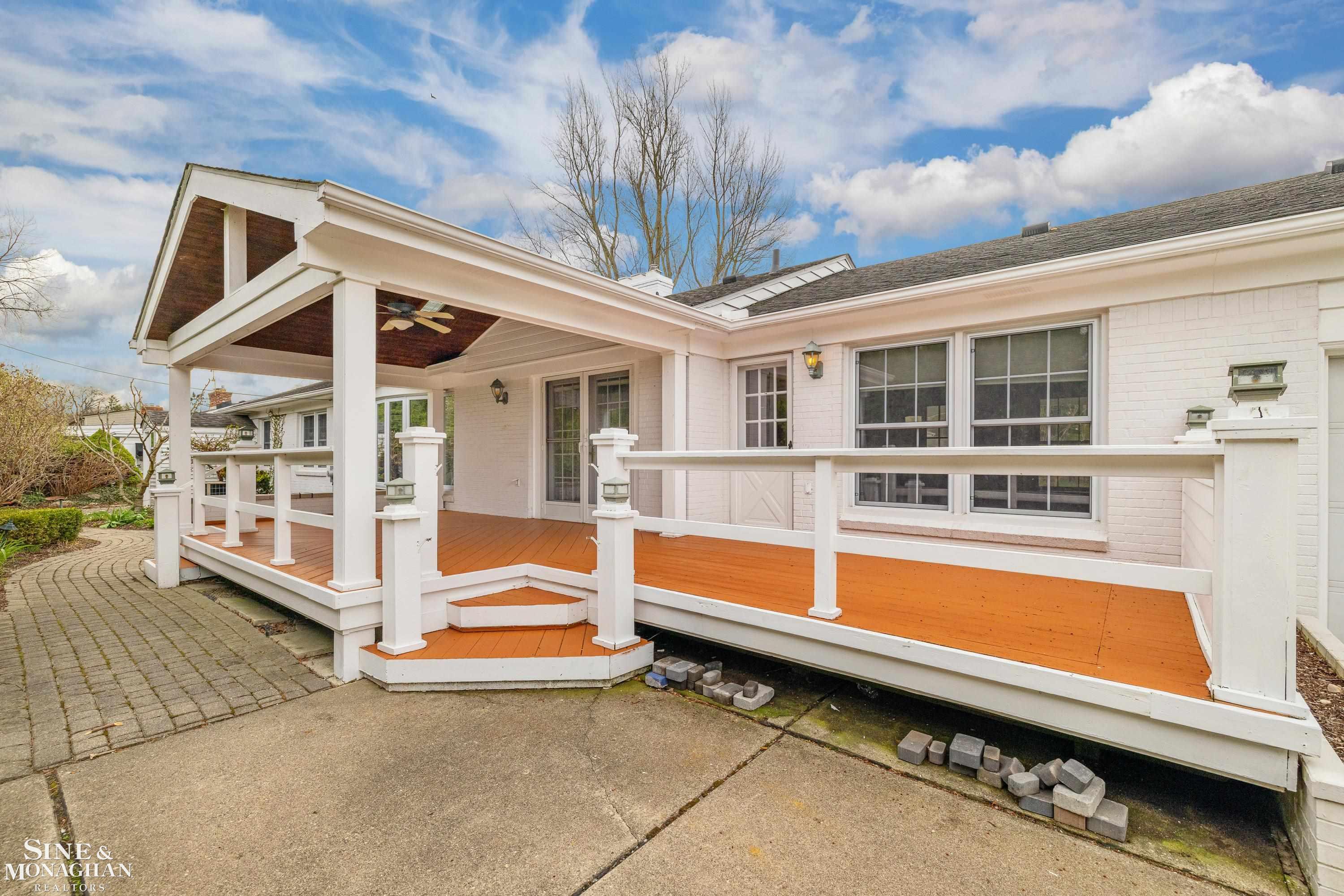 72 S Duval Road, Grosse Pointe Shores, MI, 48236