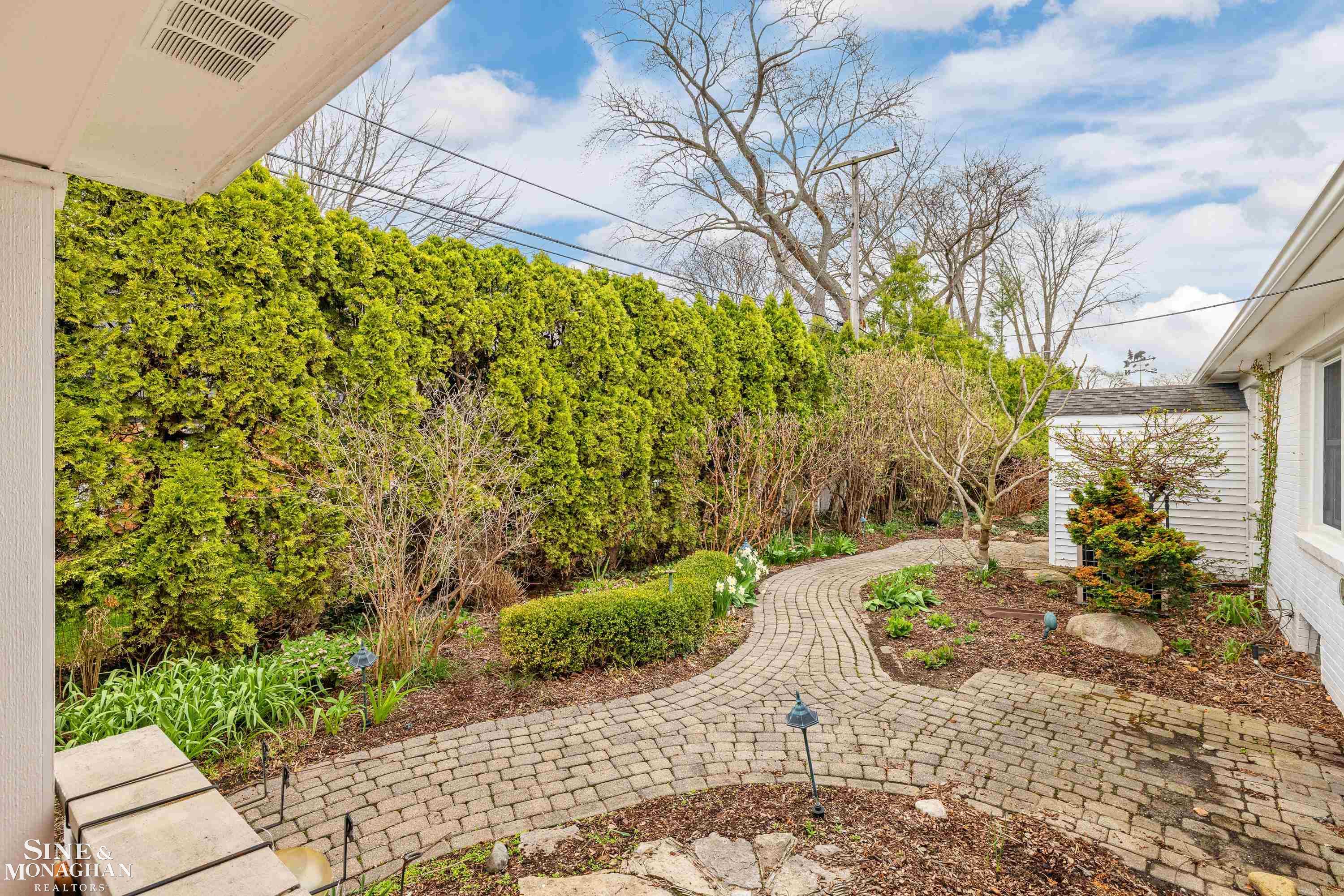 72 S Duval Road, Grosse Pointe Shores, MI, 48236