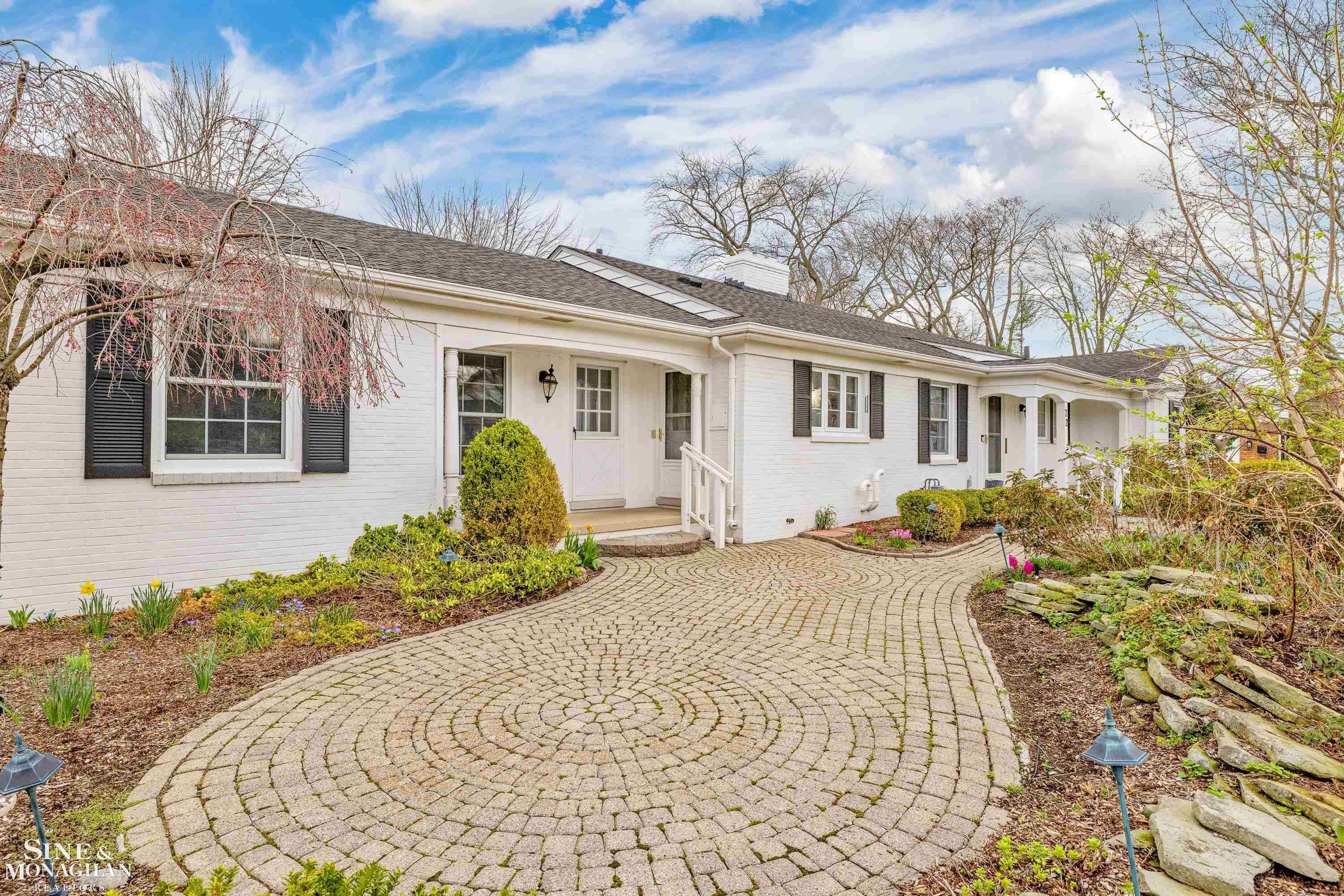 72 S Duval Road, Grosse Pointe Shores, MI, 48236