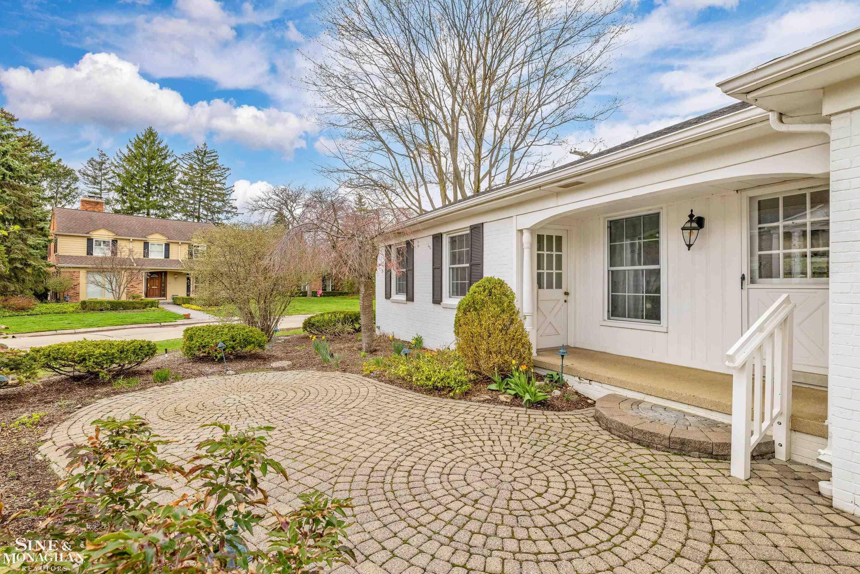 72 S Duval Road, Grosse Pointe Shores, MI, 48236