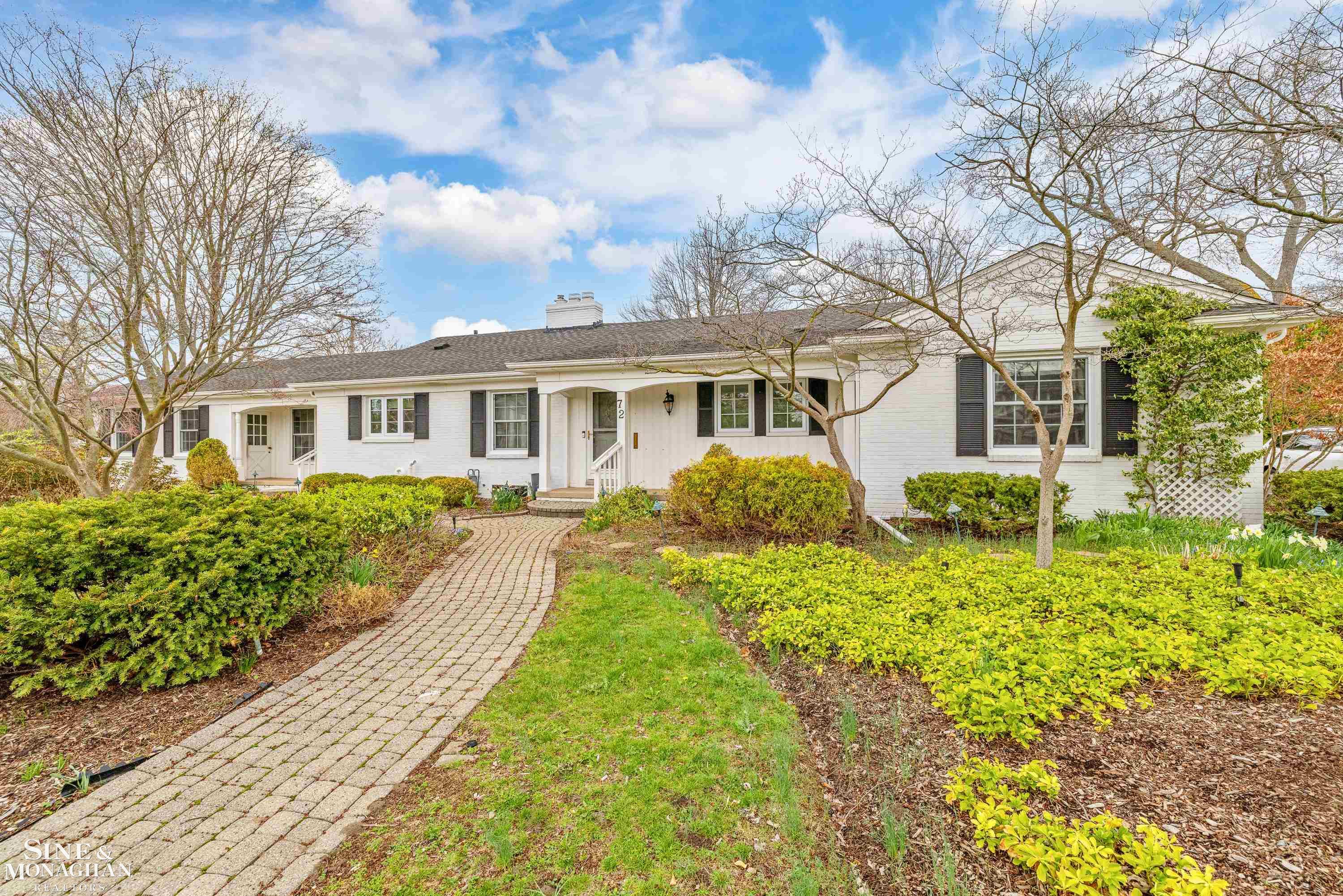 72 S Duval Road, Grosse Pointe Shores, MI, 48236
