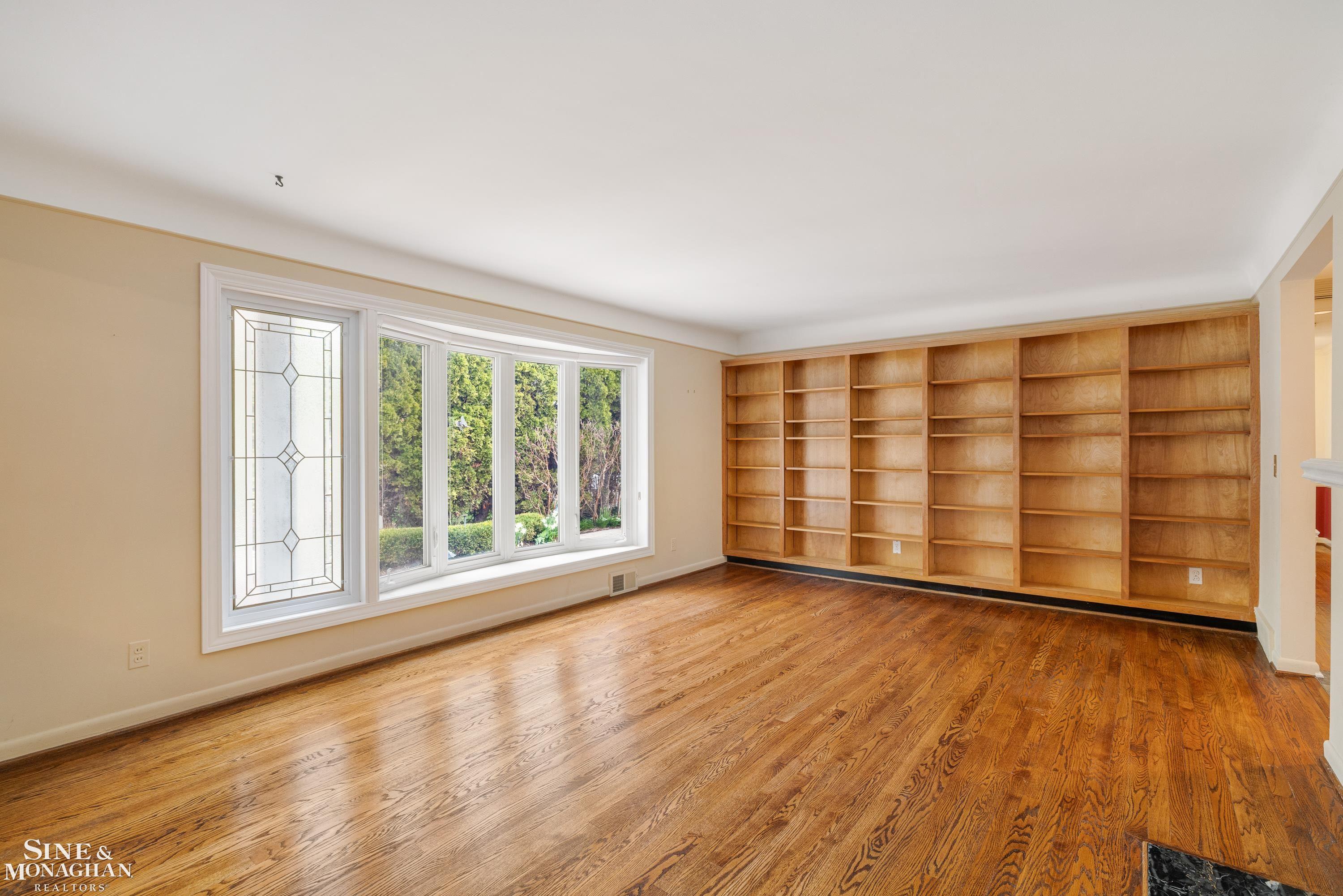 72 S Duval Road, Grosse Pointe Shores, MI, 48236