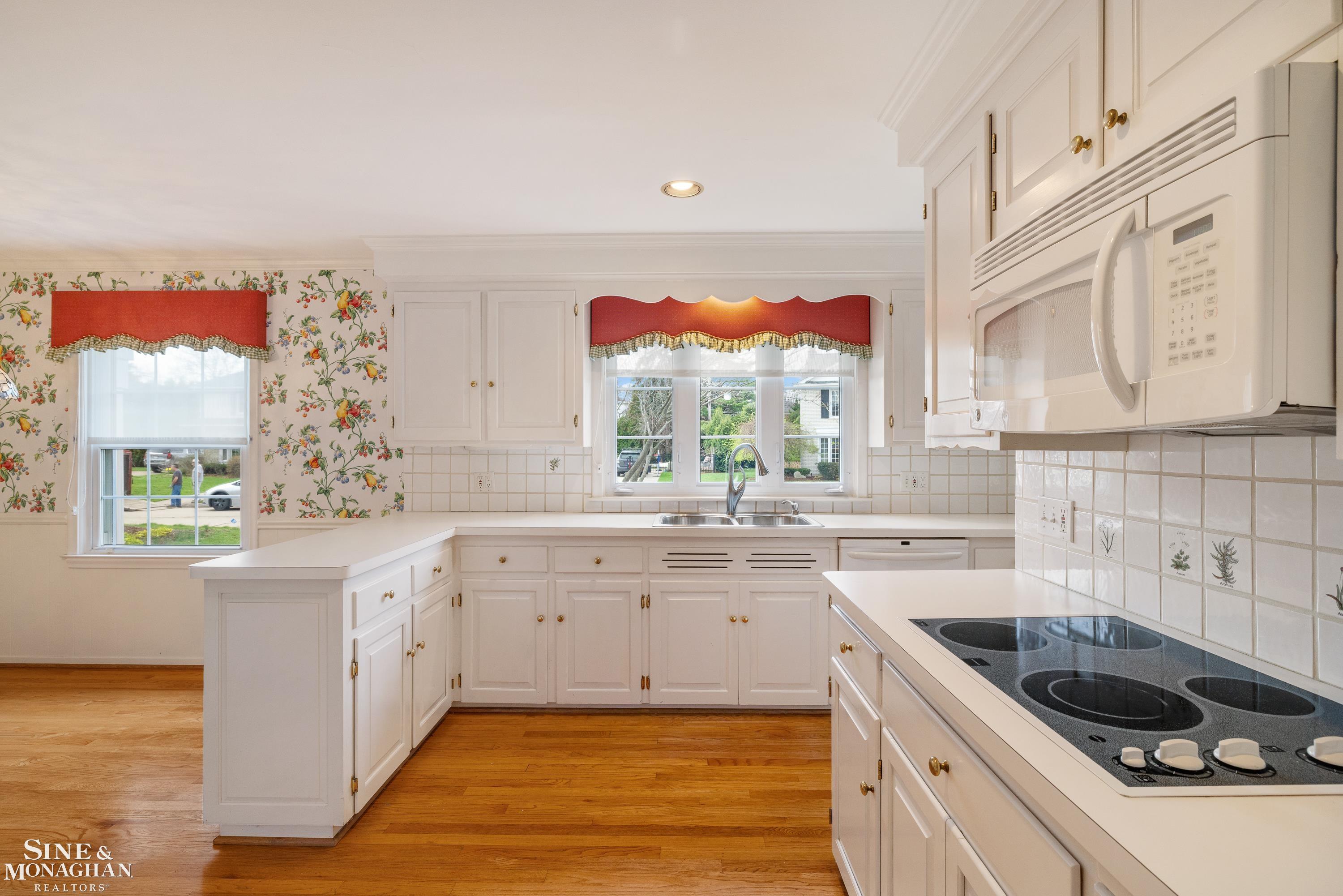 72 S Duval Road, Grosse Pointe Shores, MI, 48236