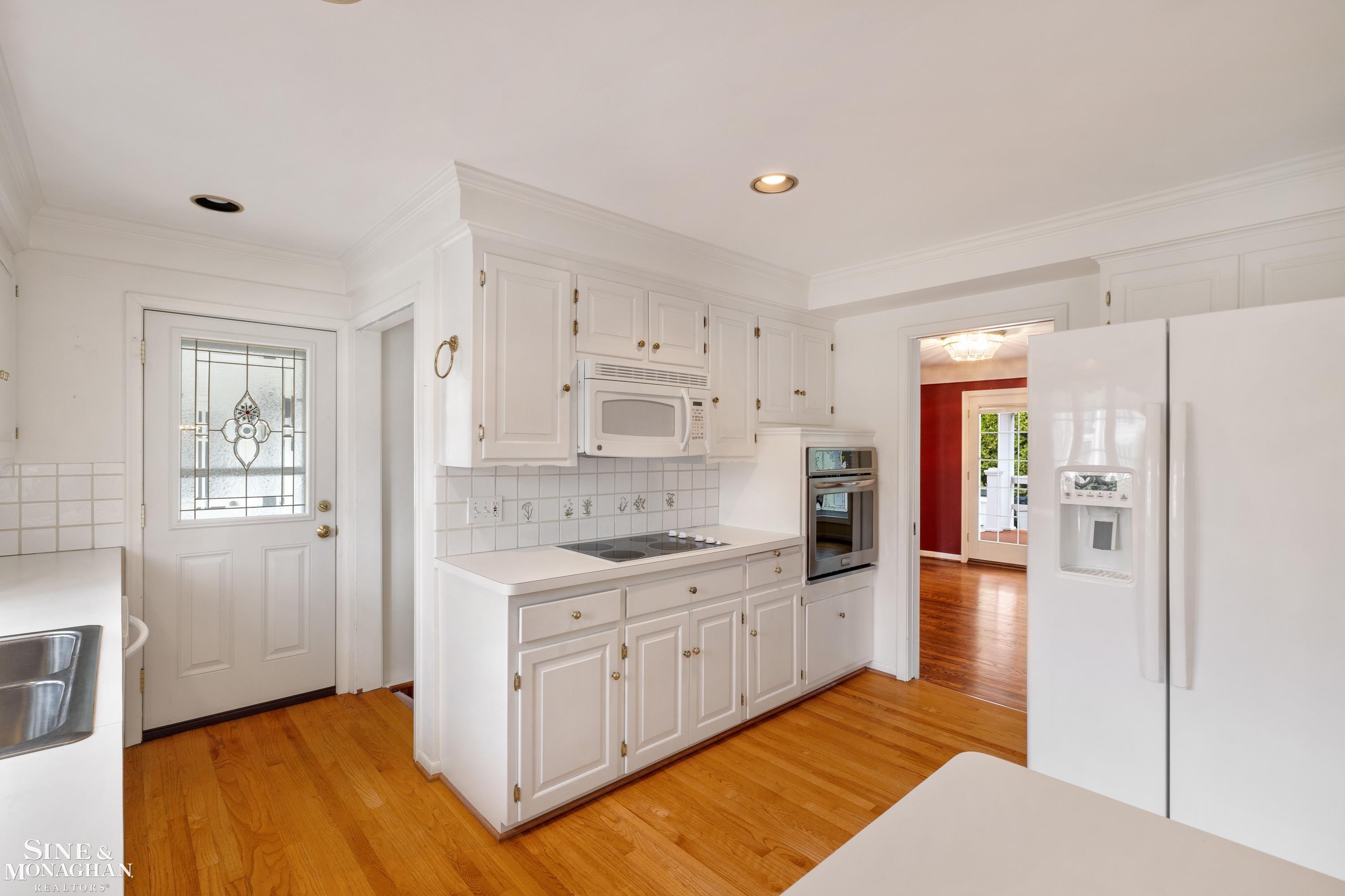 72 S Duval Road, Grosse Pointe Shores, MI, 48236