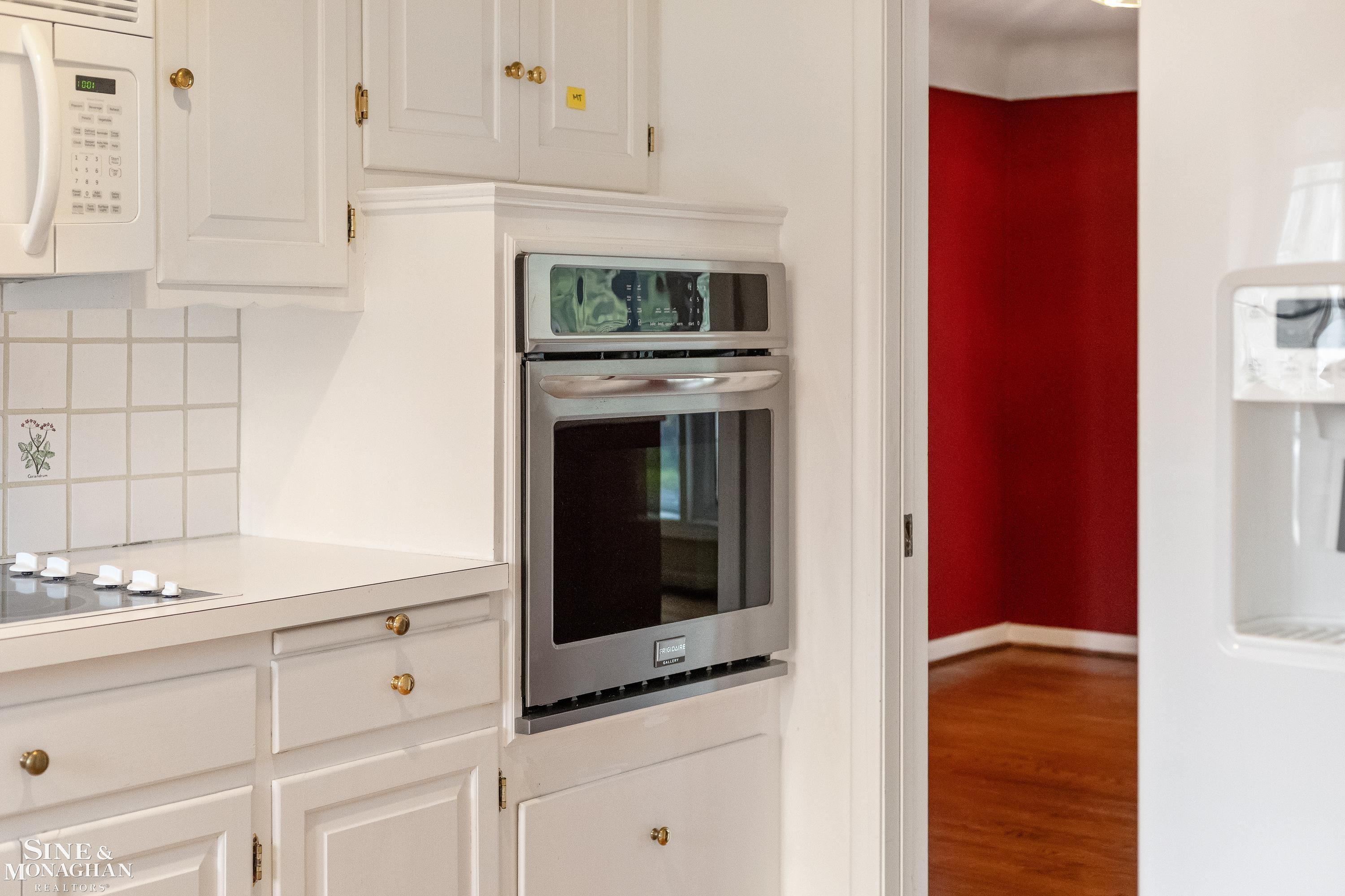 72 S Duval Road, Grosse Pointe Shores, MI, 48236