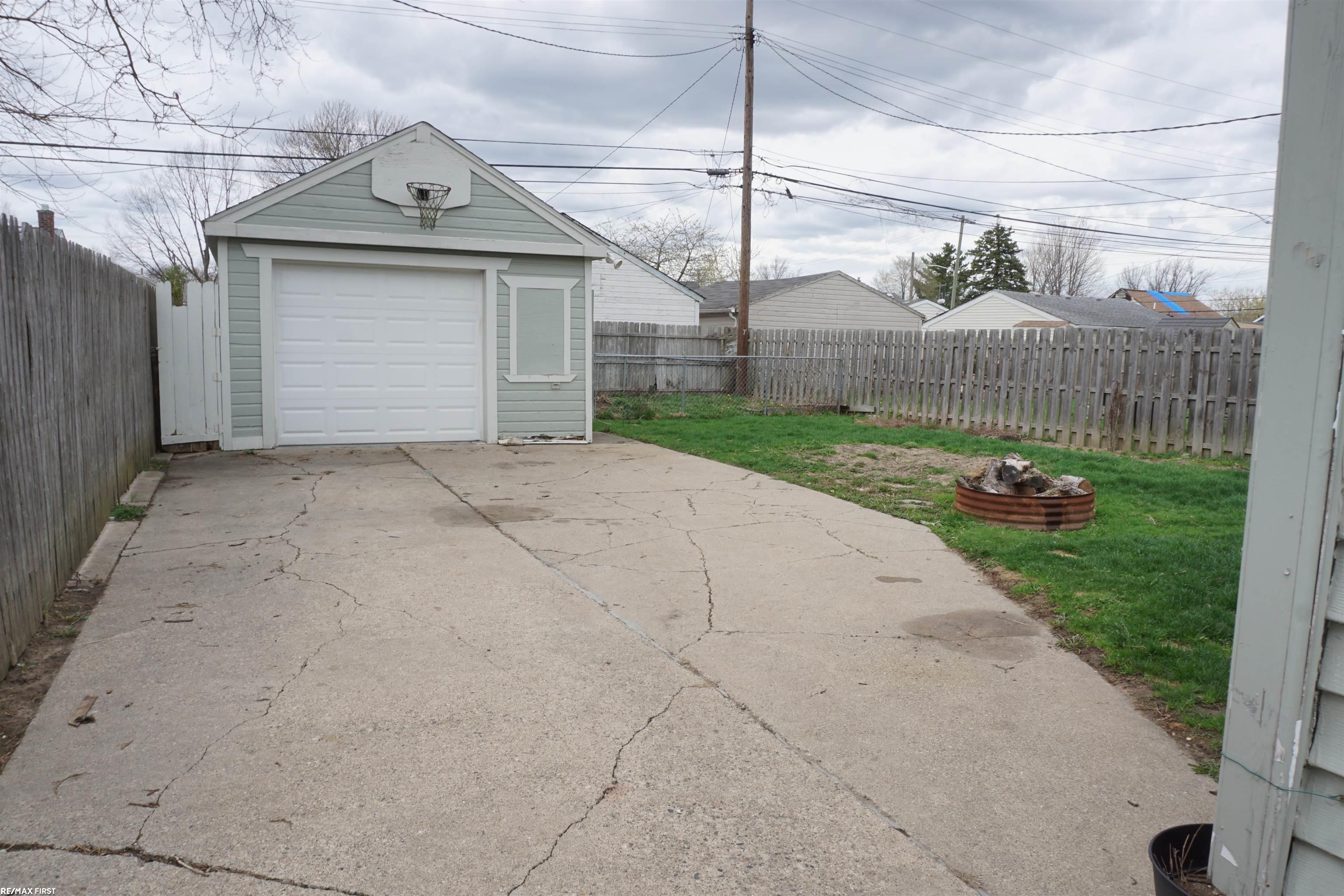 25287 Leach Street, Roseville, MI, 48066