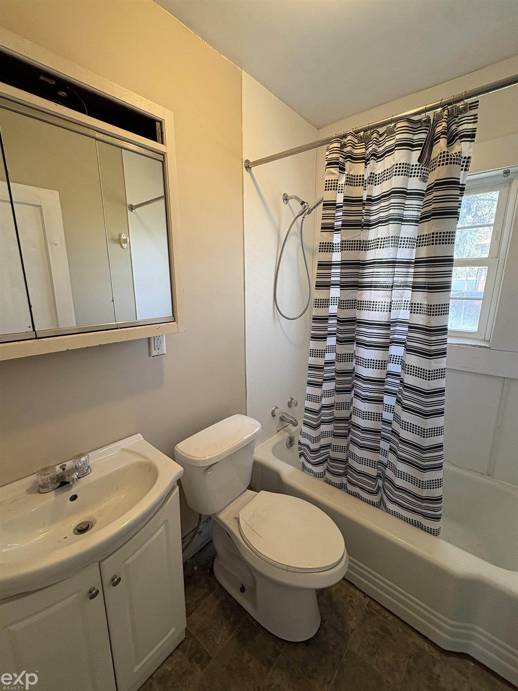 2521 Bay Street, Saginaw, MI, 48602