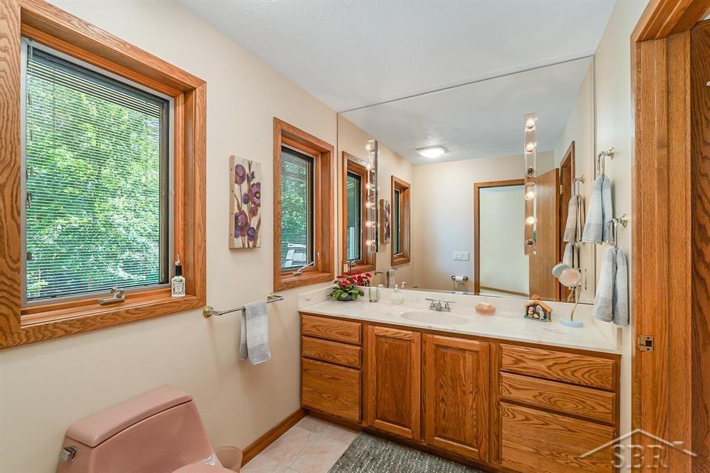 725 E Edenville Lake Road, Hope, MI, 48628