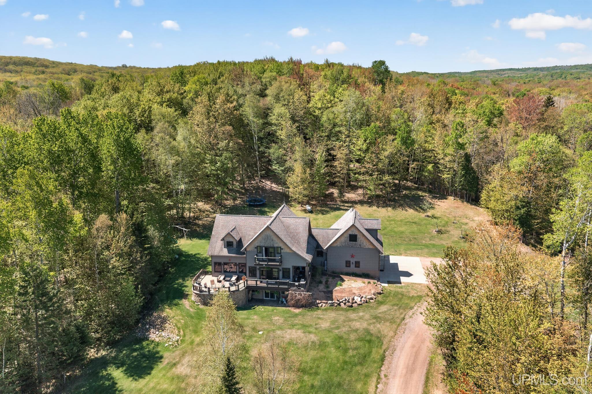 3rd image of 330 Little Lake Rd, Marquette, MI 49855 | MLS# 50204543
