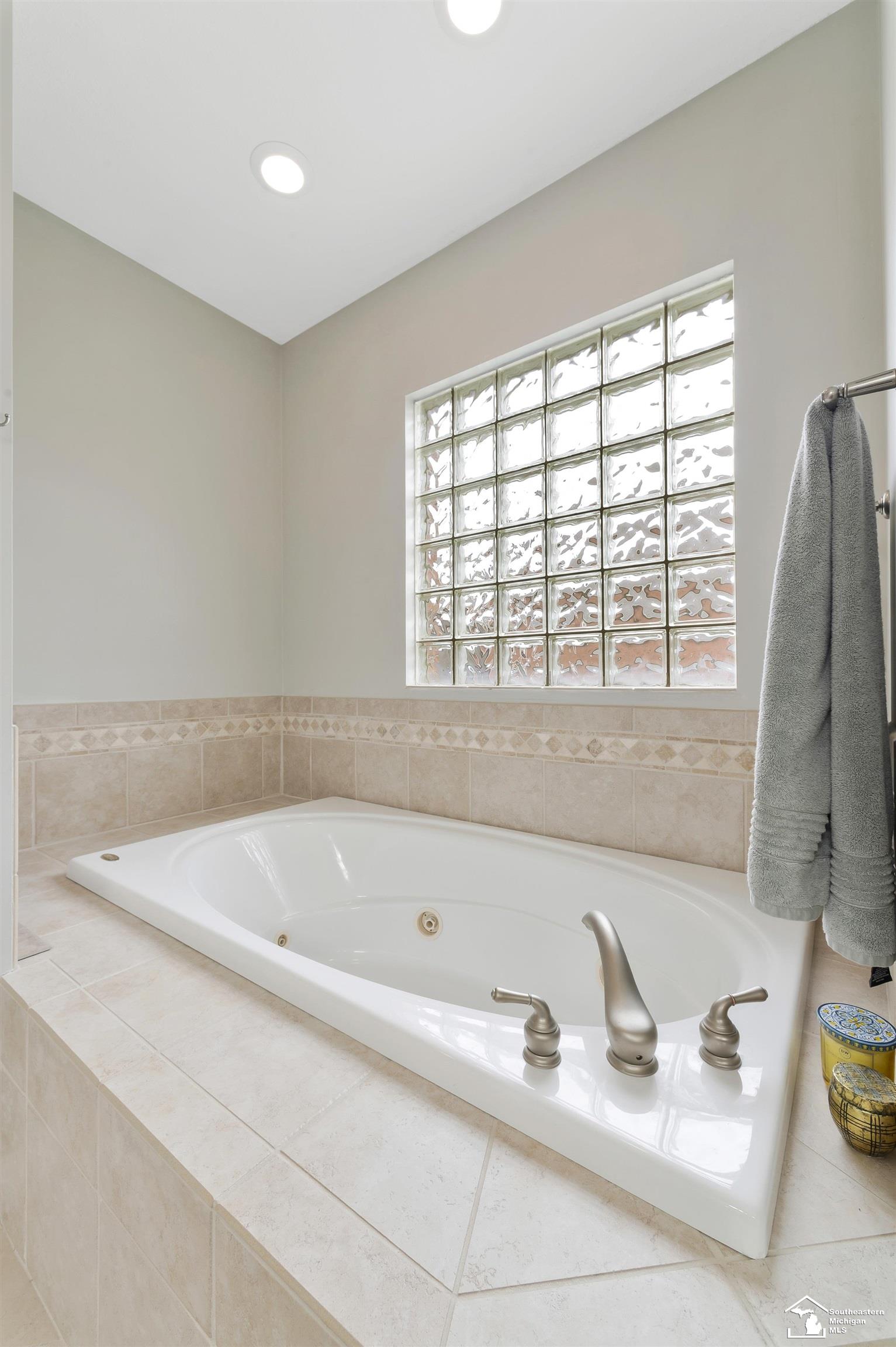 785 Saint James Park Avenue, Monroe, MI, 48161