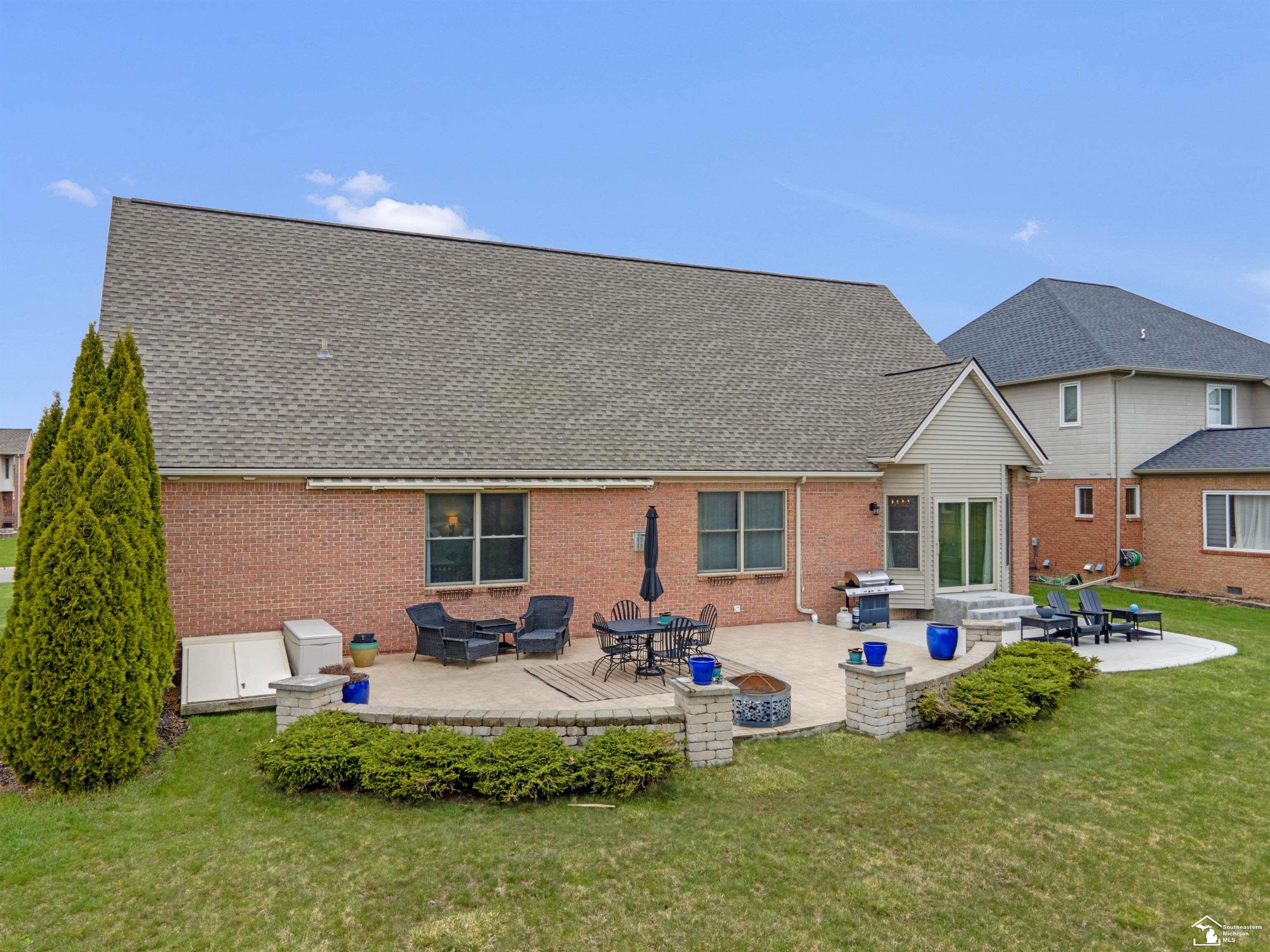 785 Saint James Park Avenue, Monroe, MI, 48161