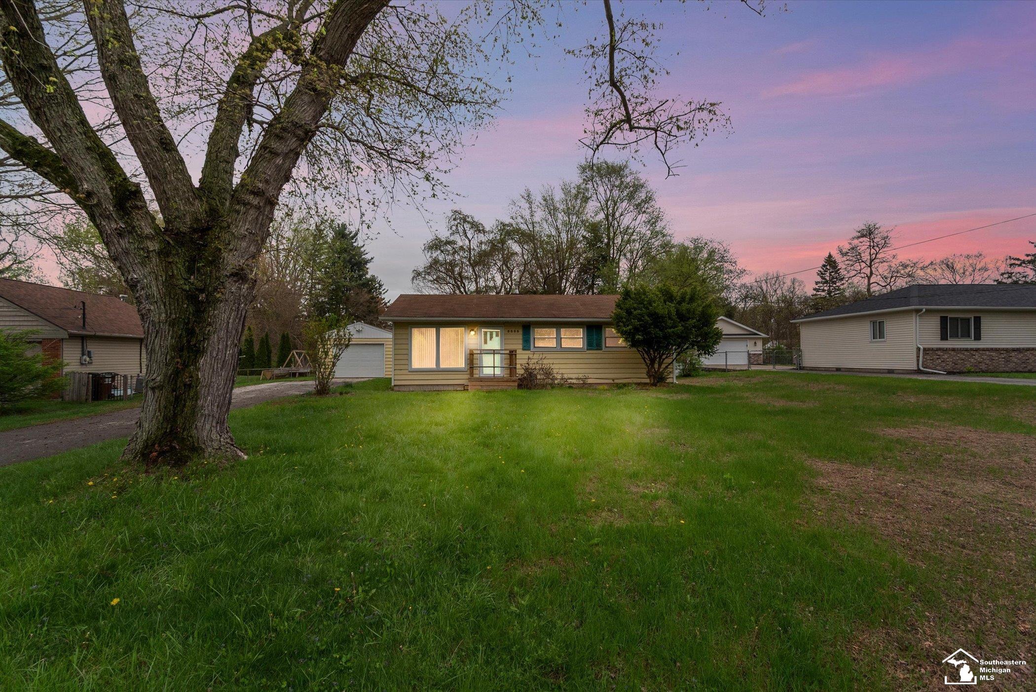 8898 Woodside Drive, Temperance, MI, 48182