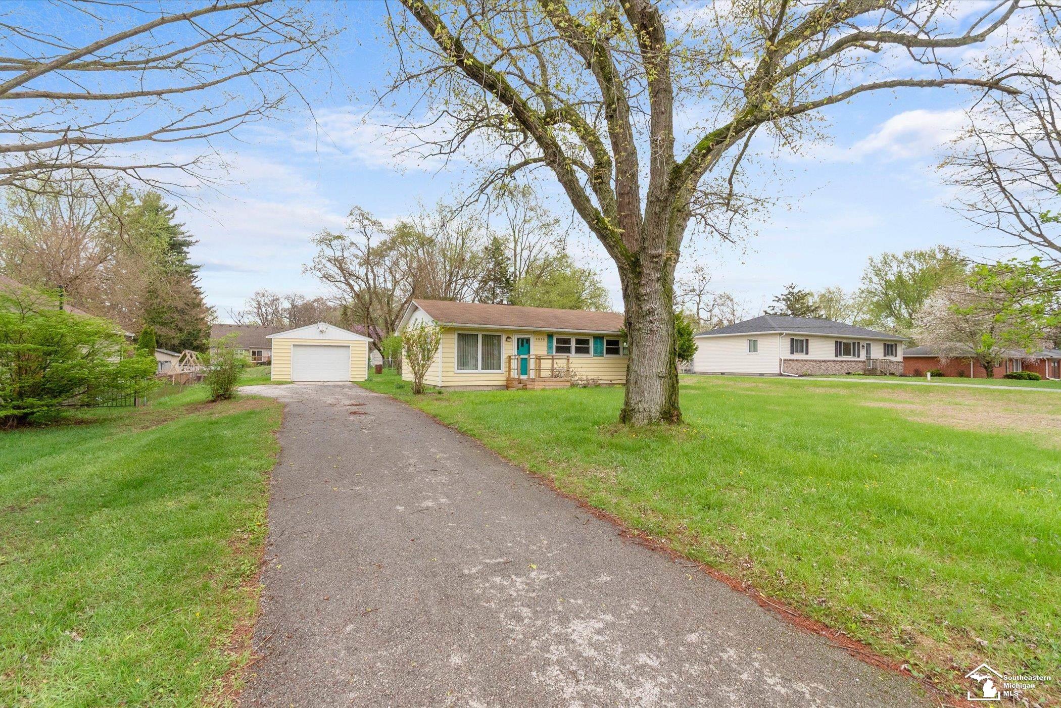 8898 Woodside Drive, Temperance, MI, 48182