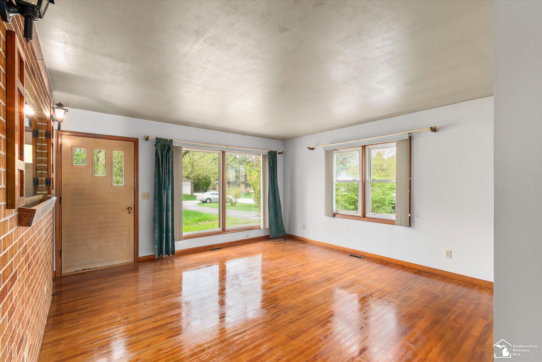 8898 Woodside Drive, Temperance, MI, 48182