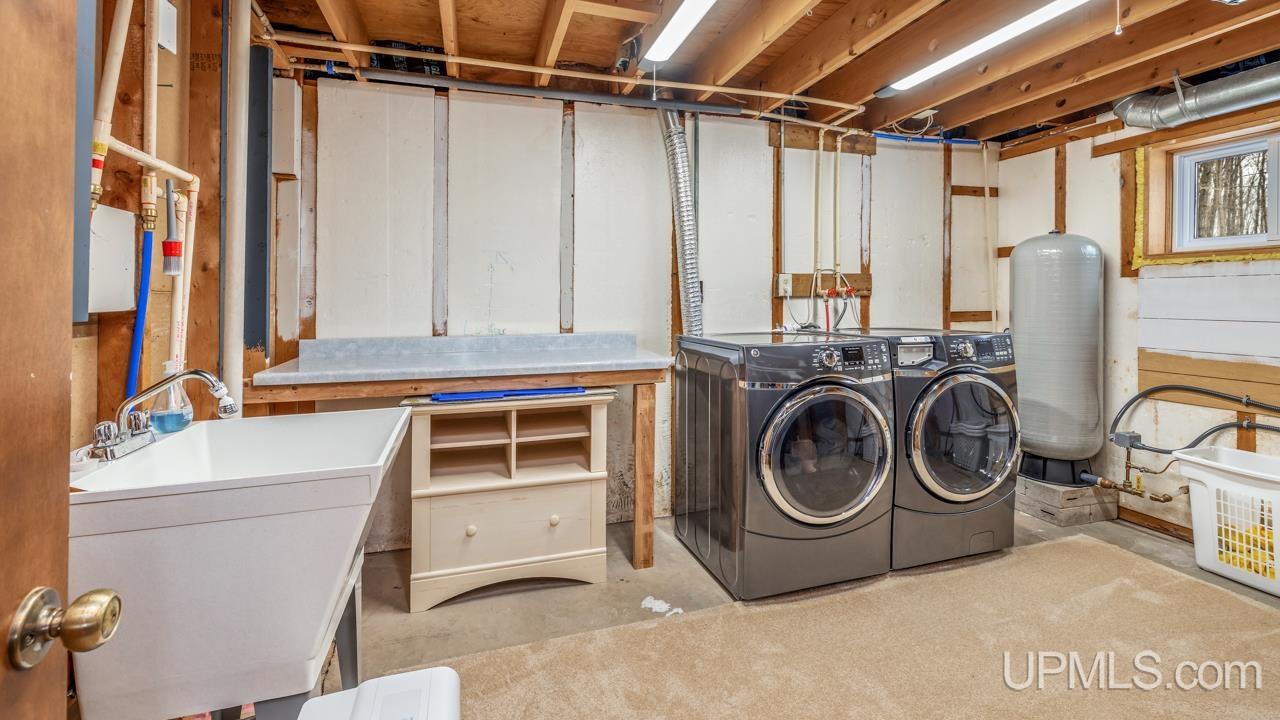 W8636 Lynch Road, Iron Mountain, MI, 49801