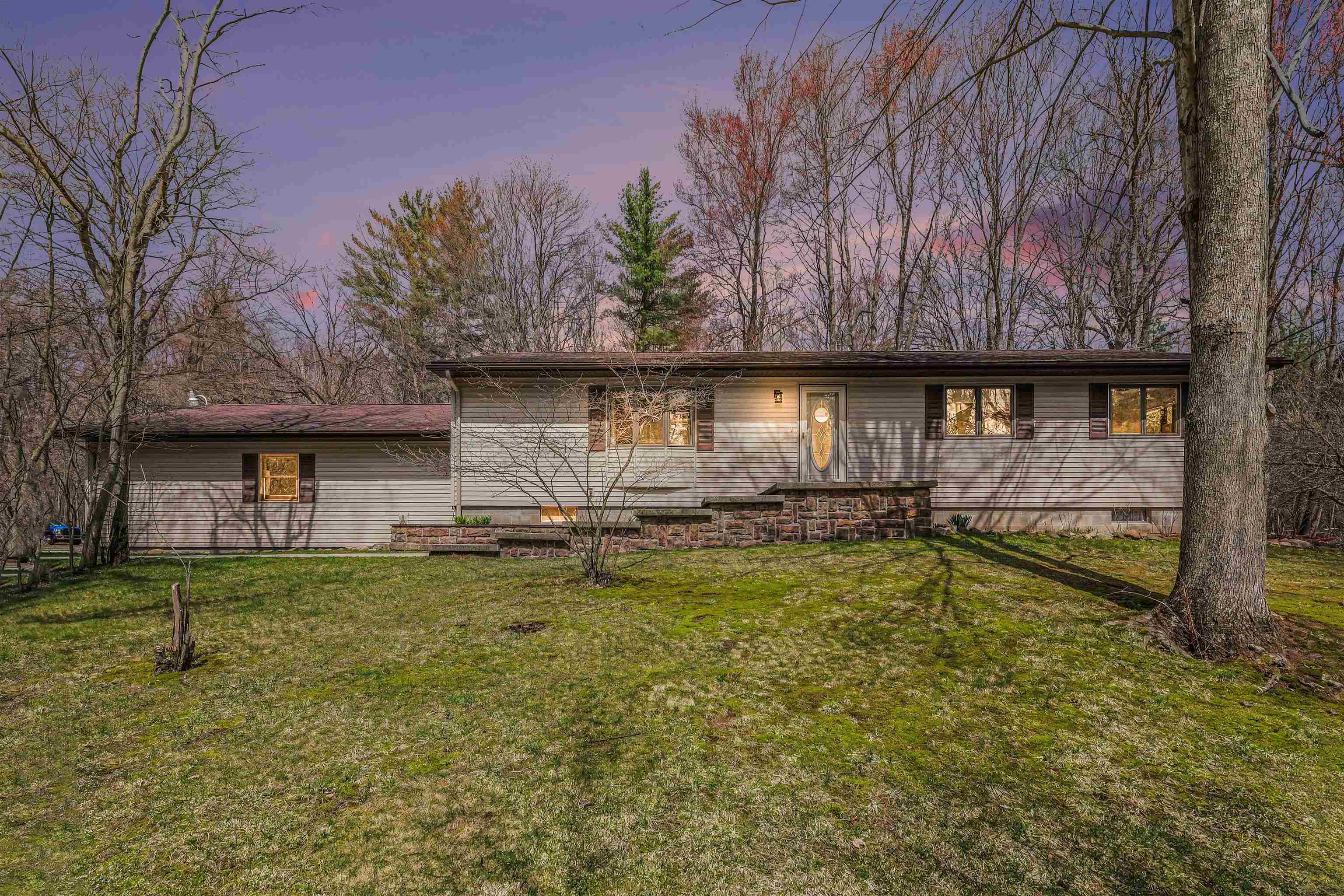 1754 W Chippewa River Road, Midland, MI, 48640-9190