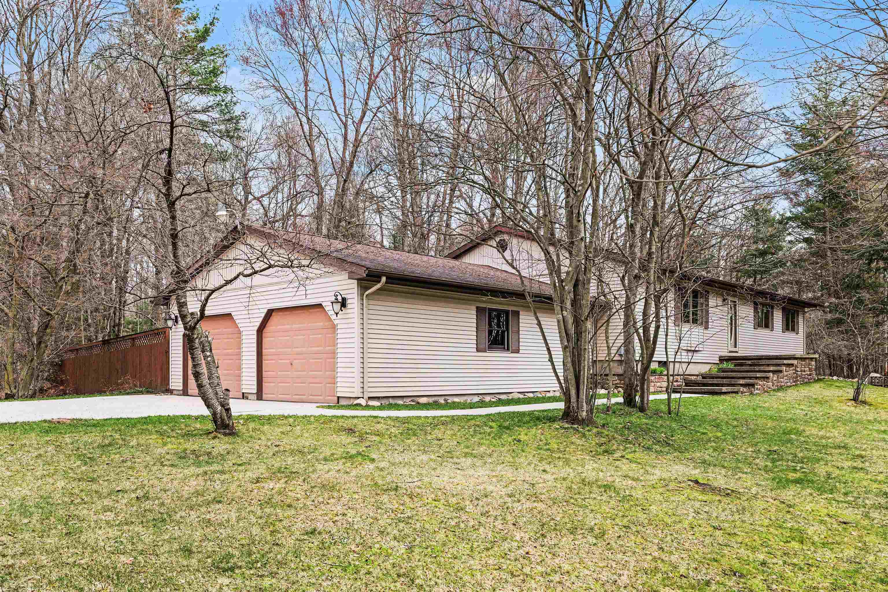 1754 W Chippewa River Road, Midland, MI, 48640-9190