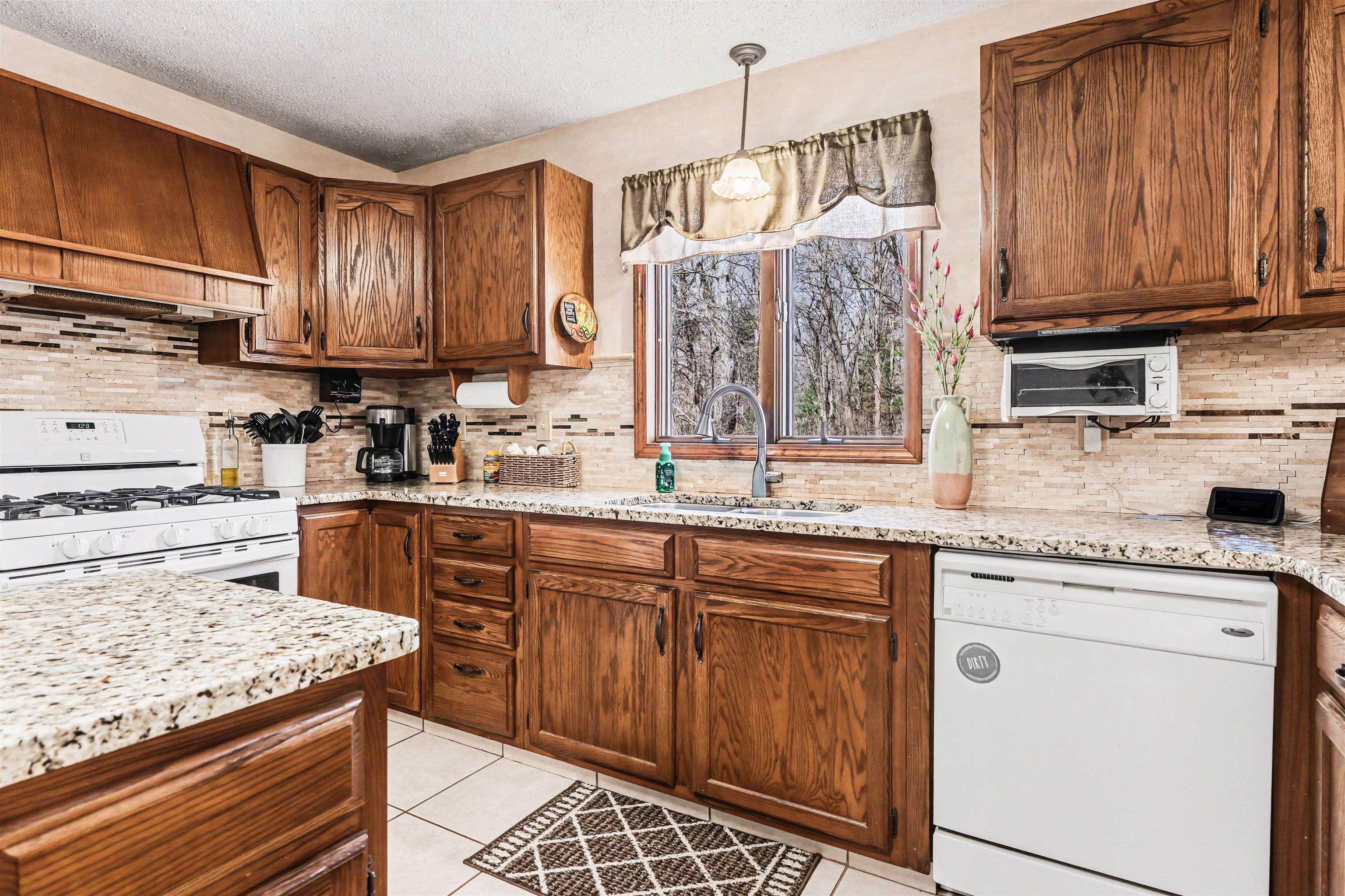 1754 W Chippewa River Road, Midland, MI, 48640-9190