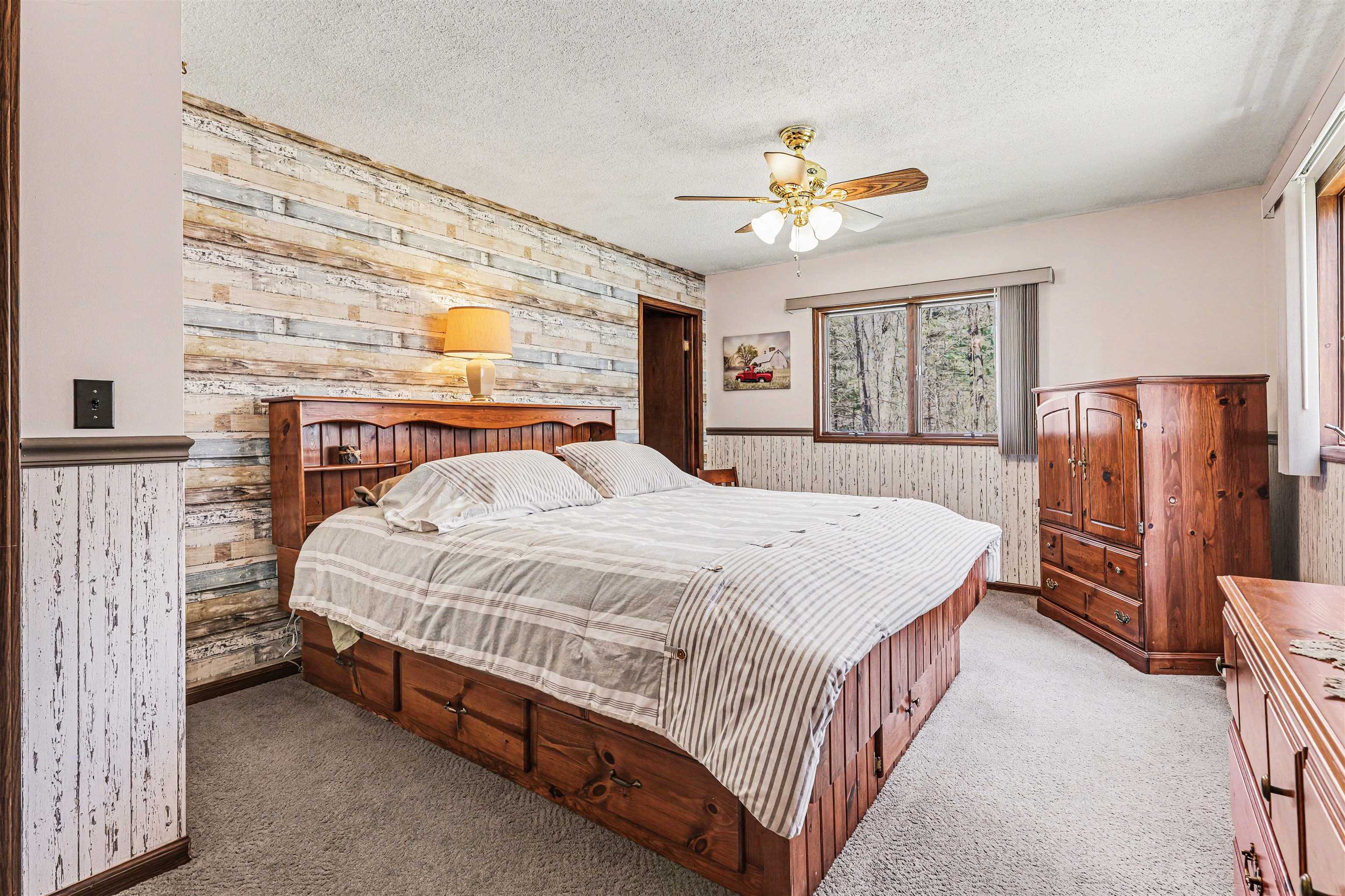 1754 W Chippewa River Road, Midland, MI, 48640-9190