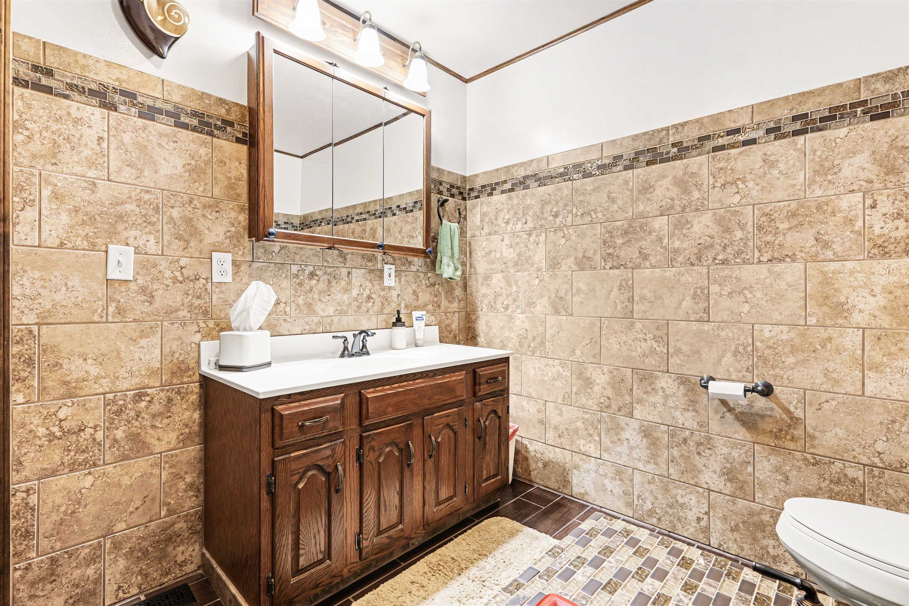 1754 W Chippewa River Road, Midland, MI, 48640-9190