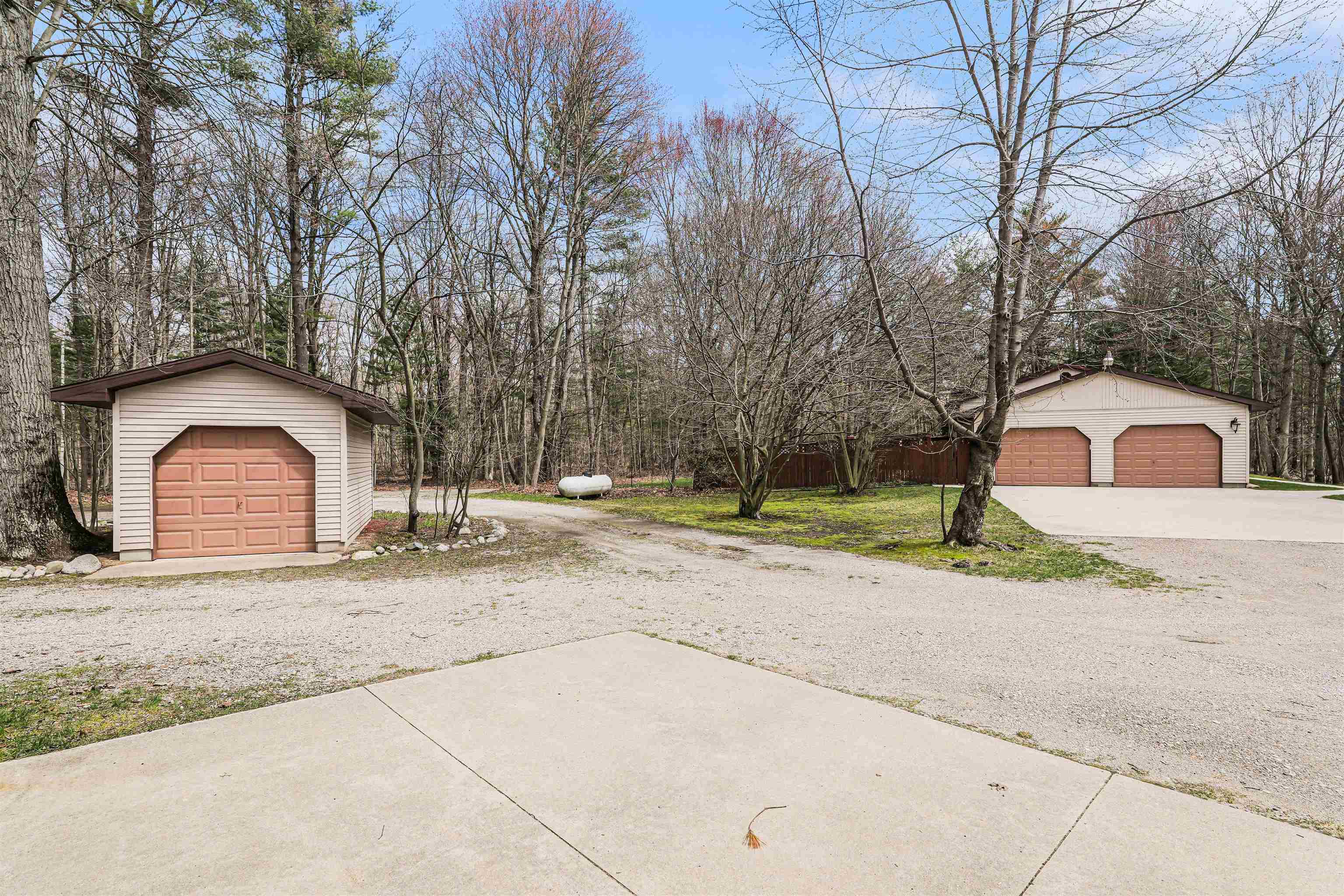 1754 W Chippewa River Road, Midland, MI, 48640-9190