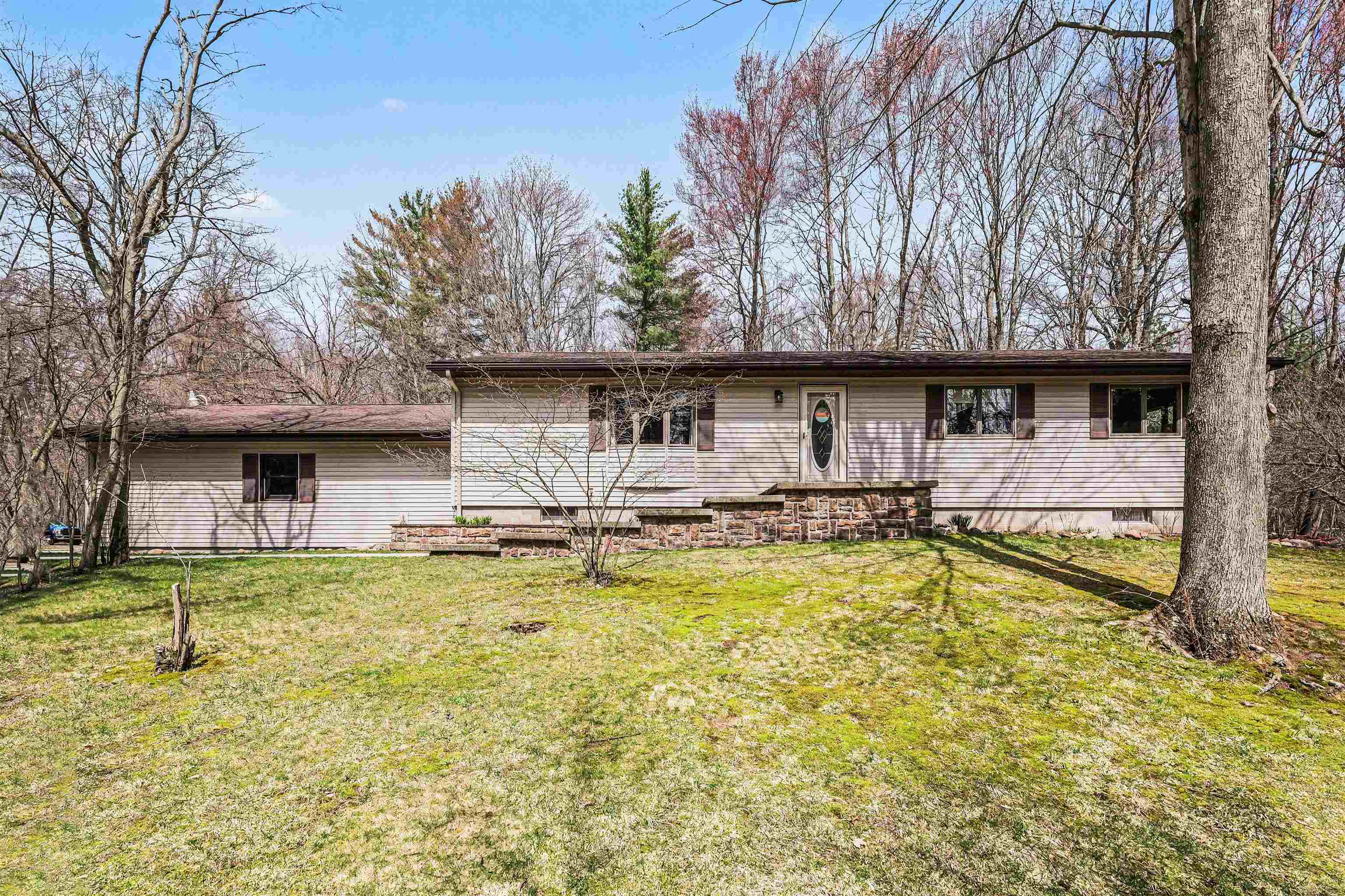 1754 W Chippewa River Road, Midland, MI, 48640-9190