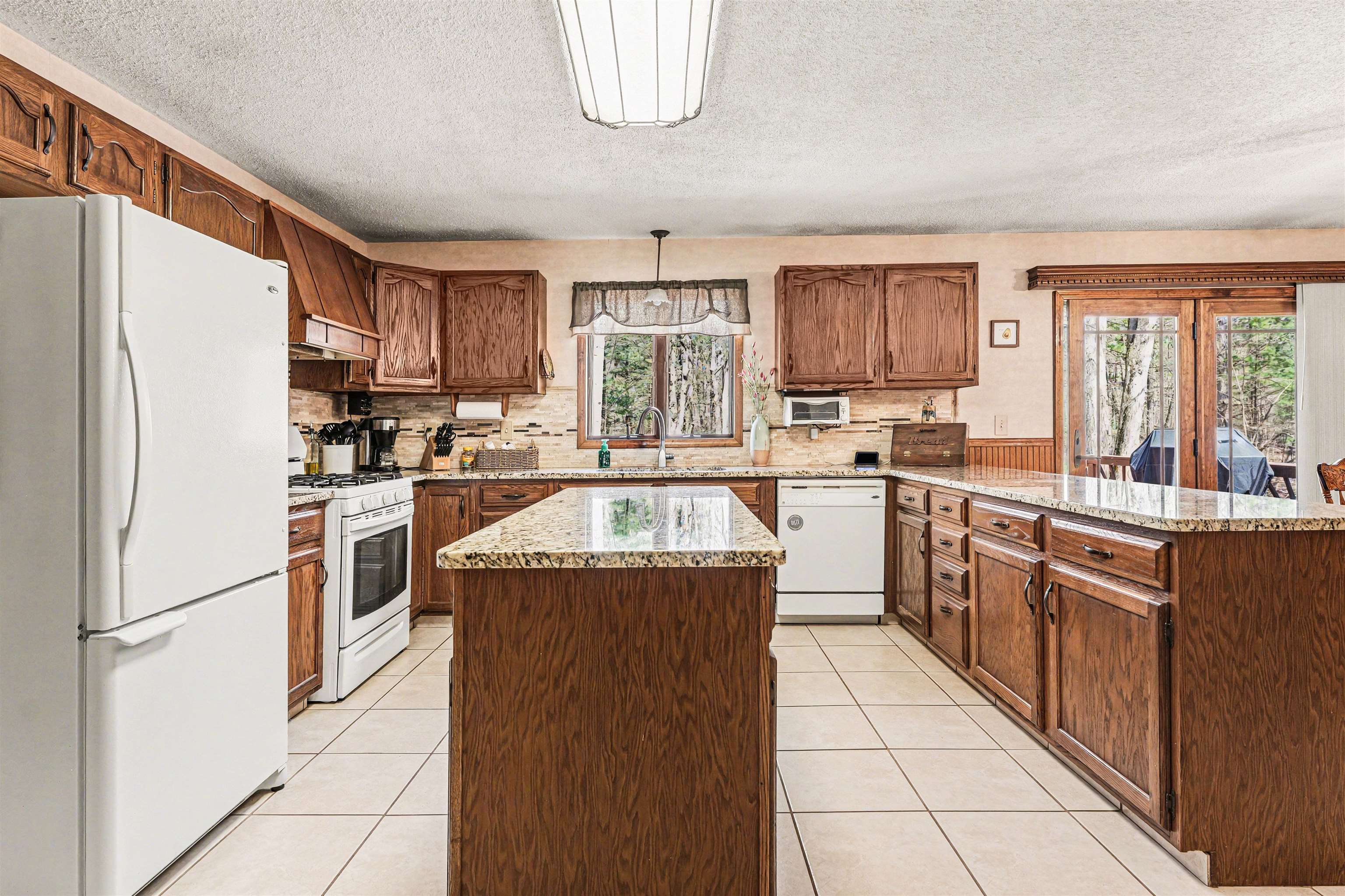 1754 W Chippewa River Road, Midland, MI, 48640-9190