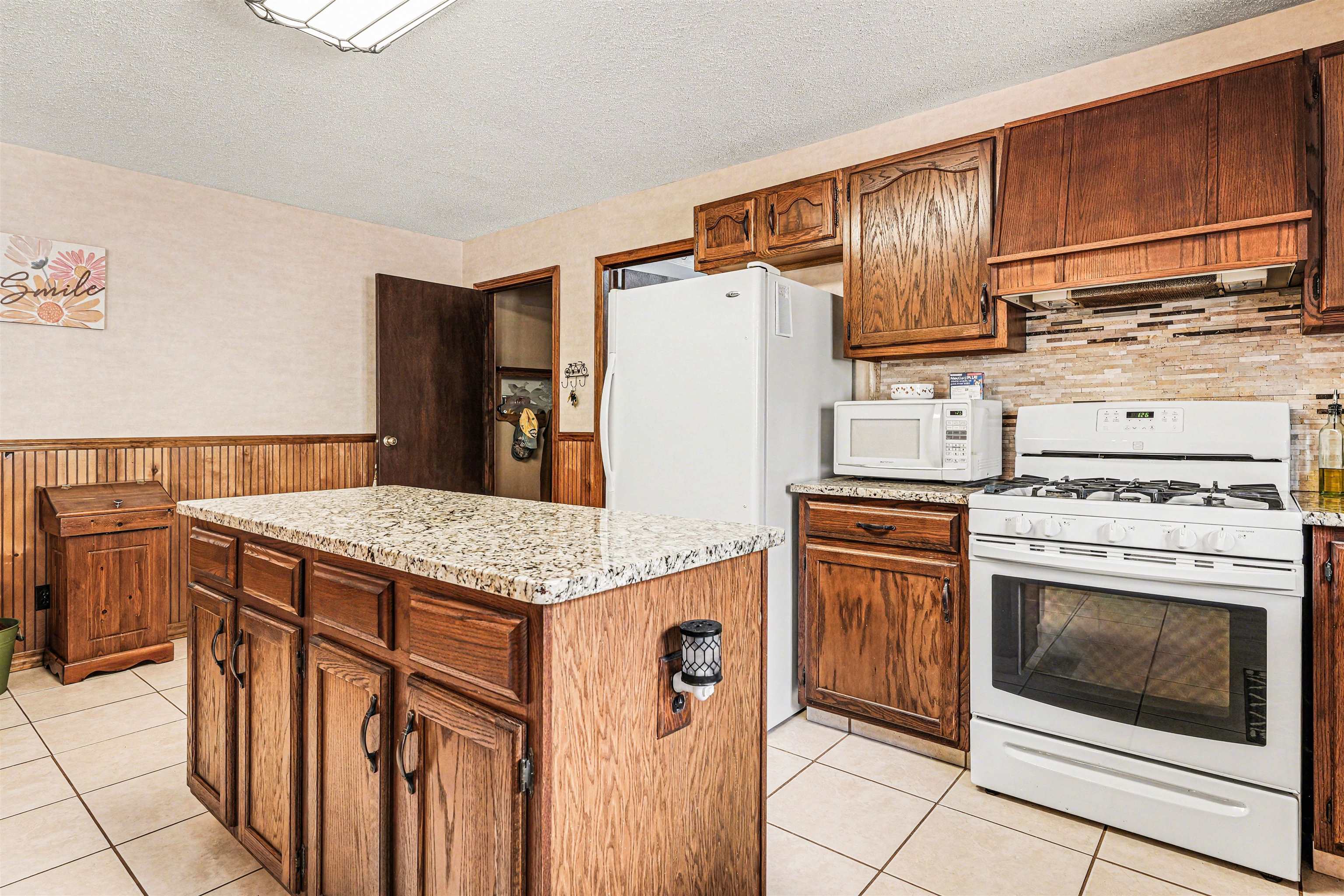 1754 W Chippewa River Road, Midland, MI, 48640-9190