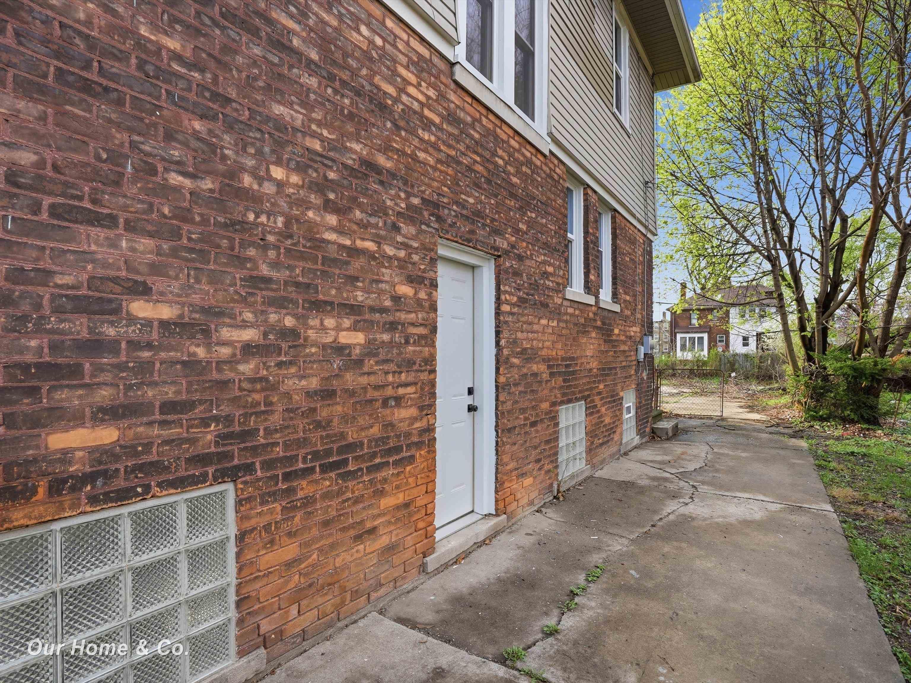 1956 Lothrop Street, Detroit, MI, 48206-2631